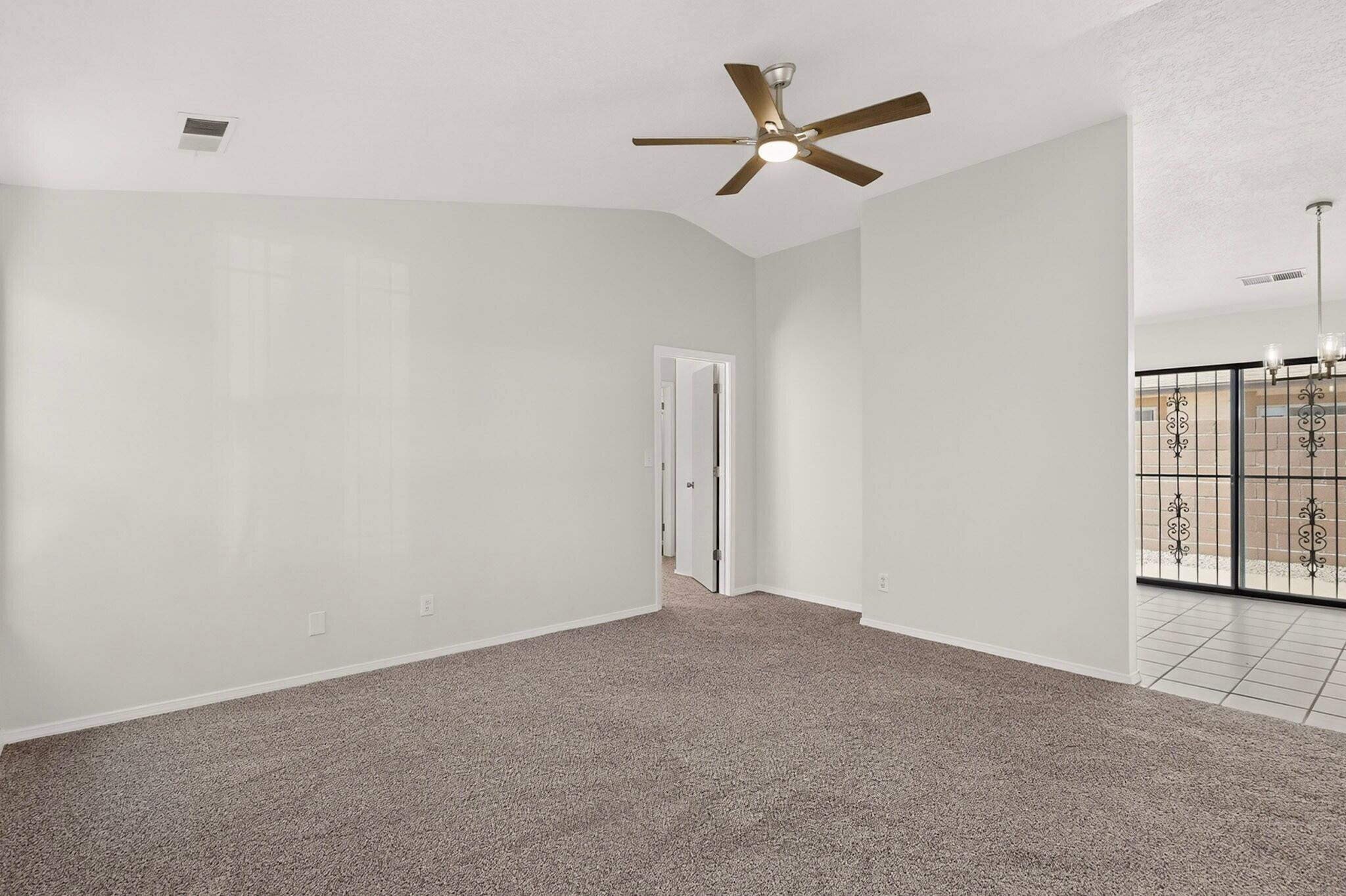 884 Entrada Drive SW