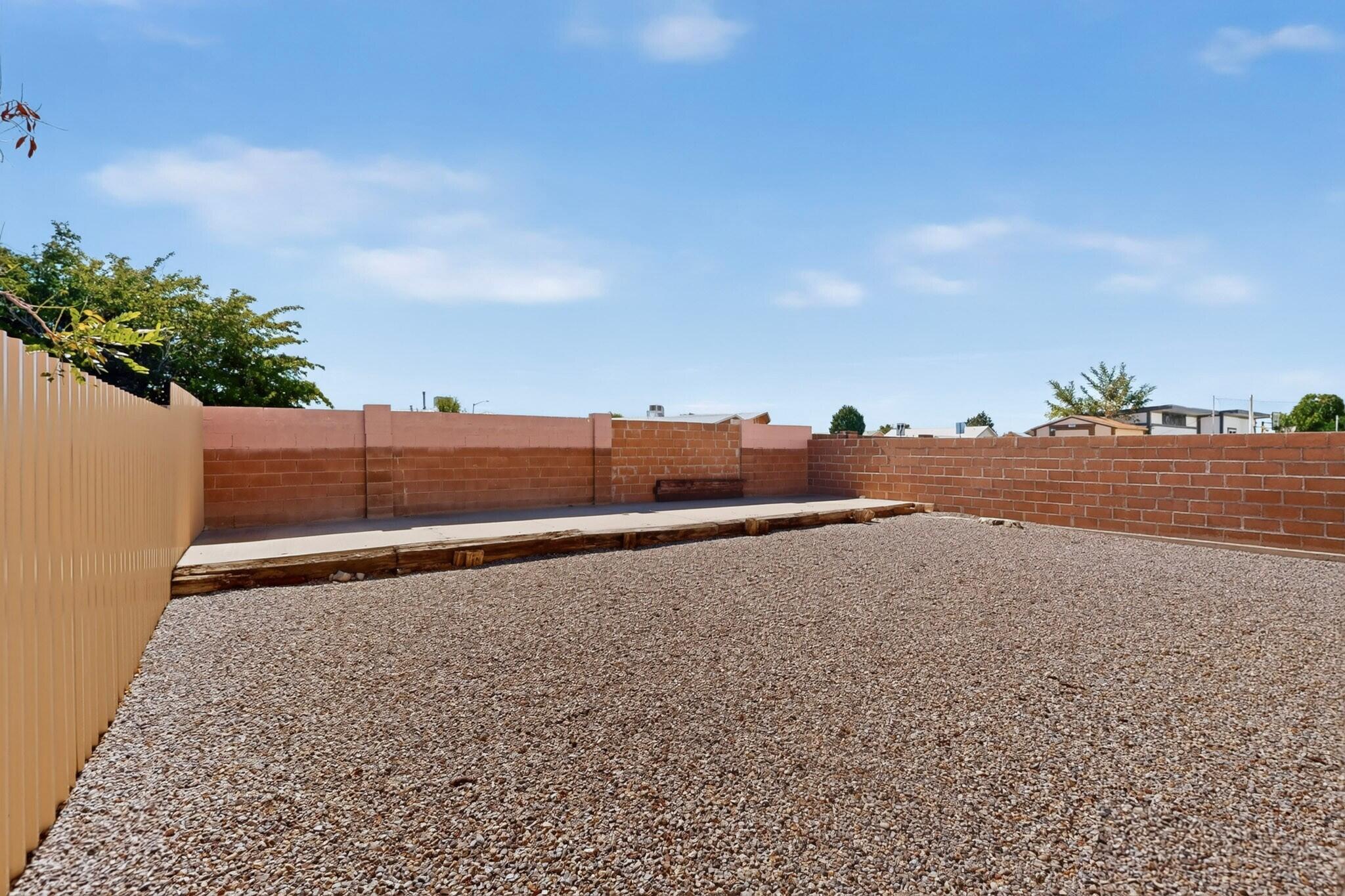 884 Entrada Drive SW