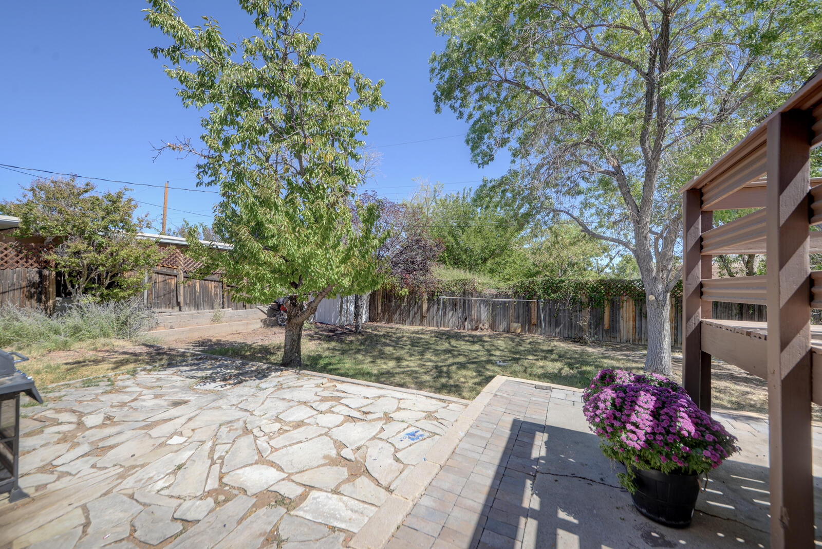 432 Montclaire Drive SE