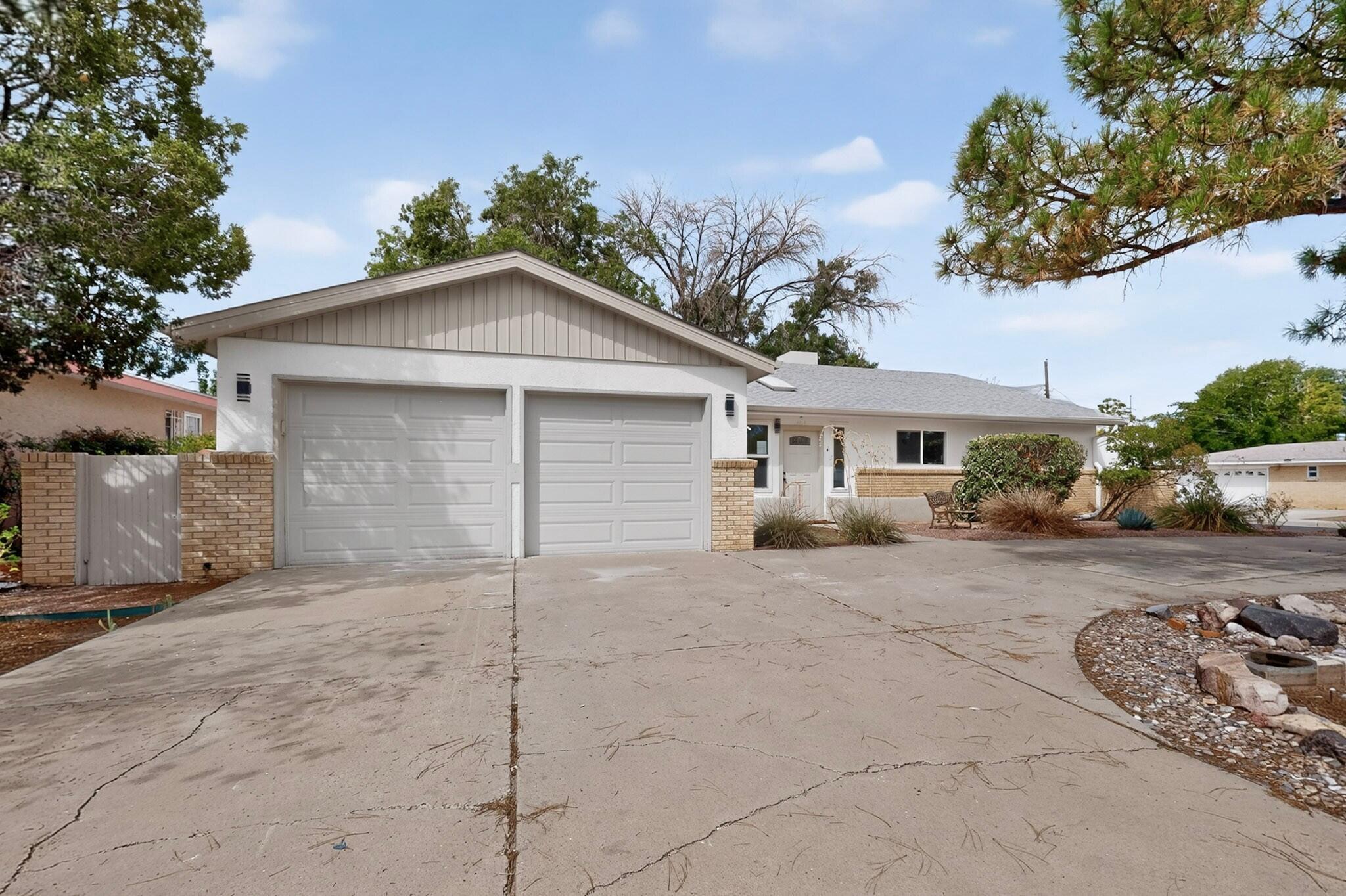 421 N La Veta Drive NE