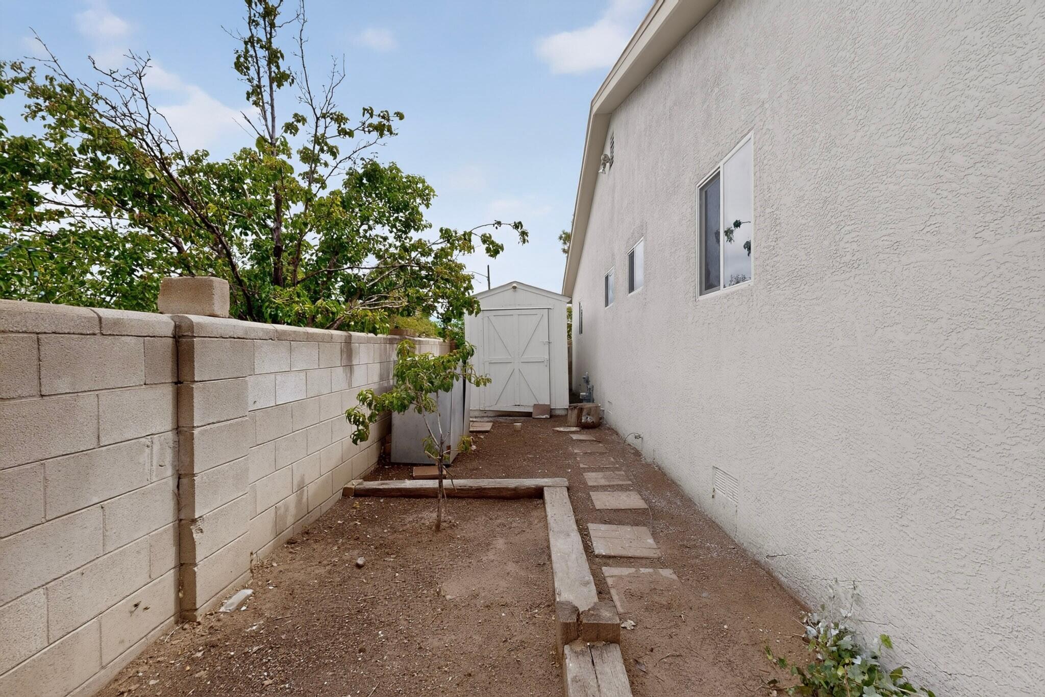 421 N La Veta Drive NE