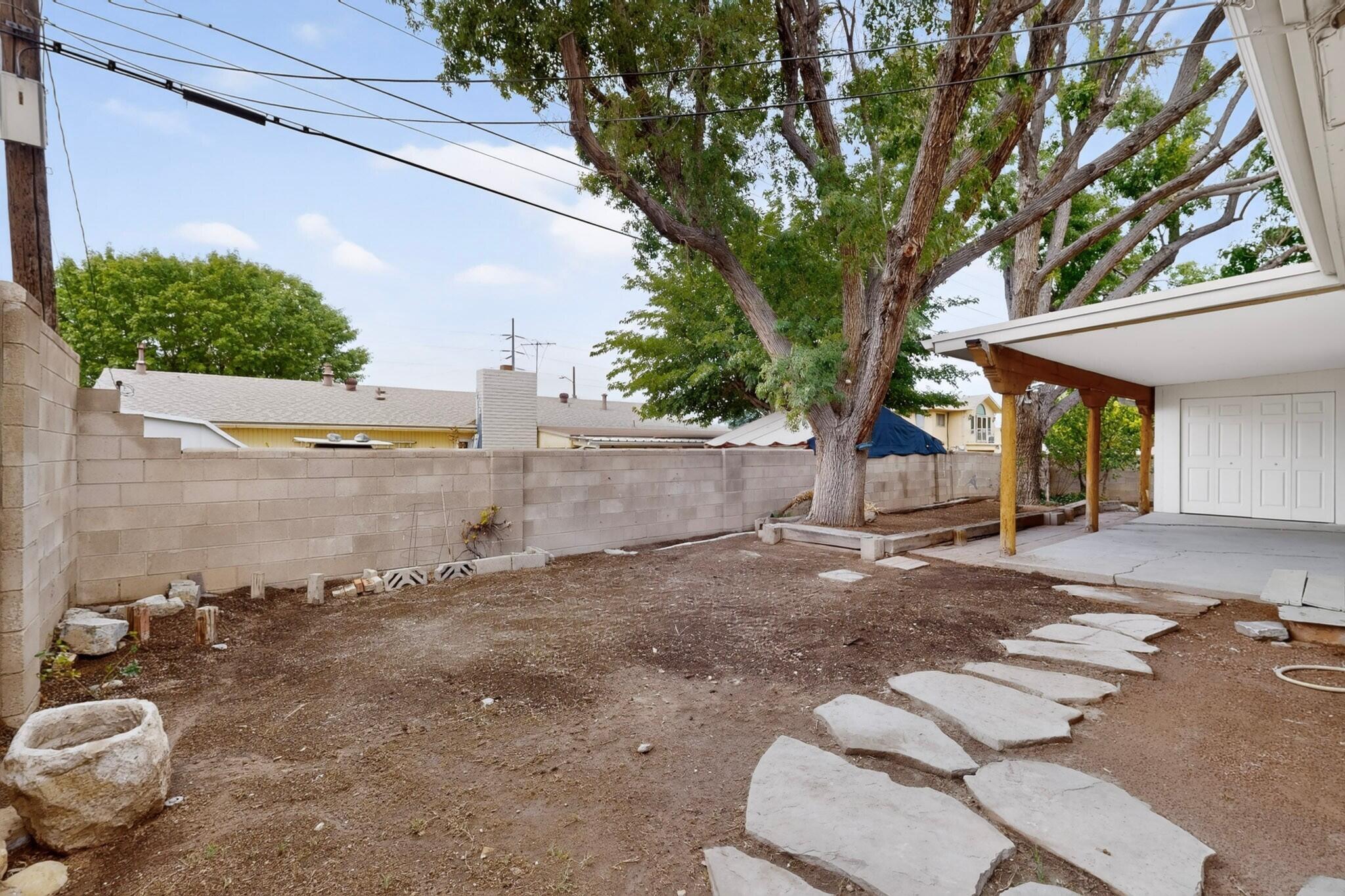421 N La Veta Drive NE