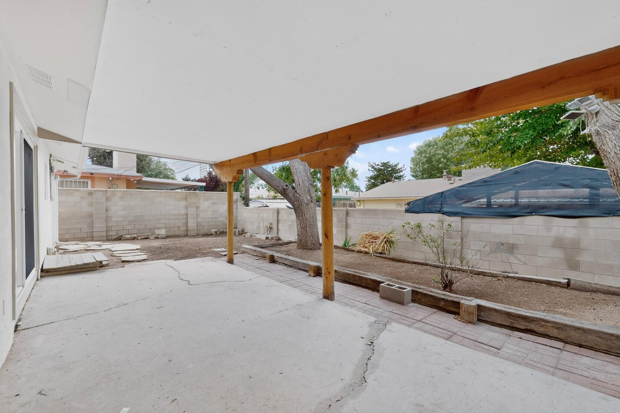 421 N La Veta Drive NE