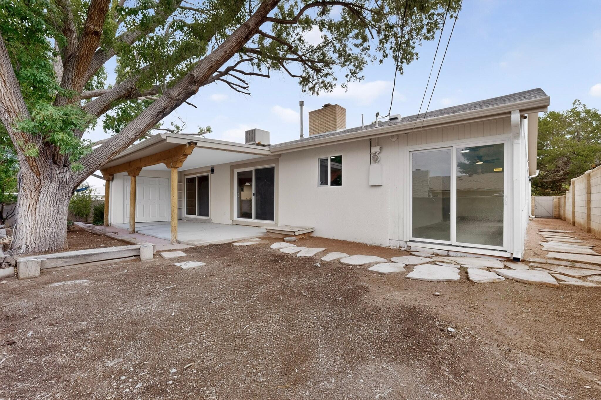 421 N La Veta Drive NE