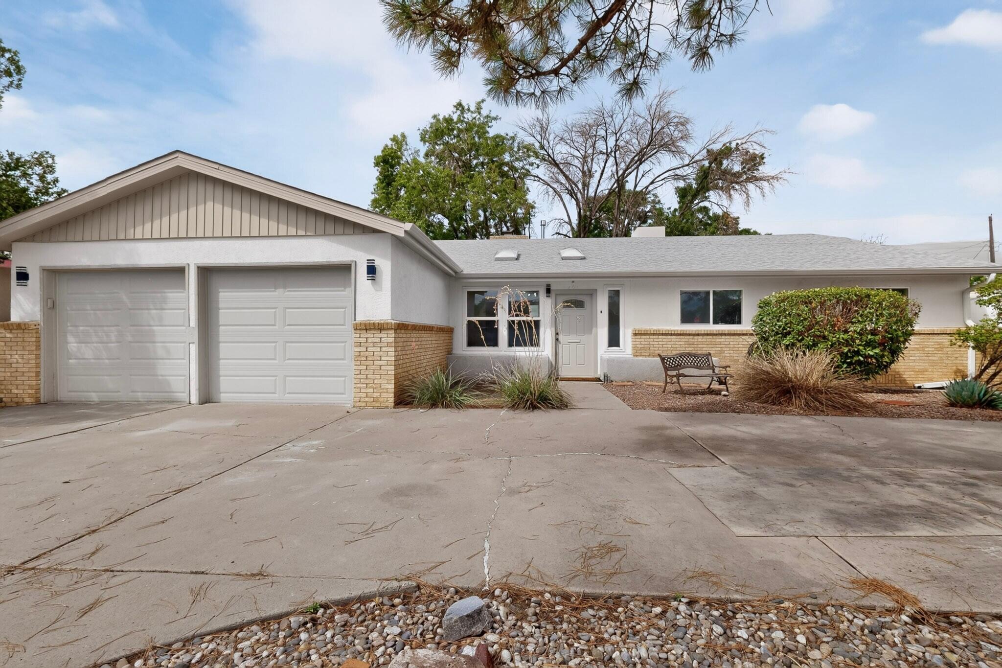 421 N La Veta Drive NE