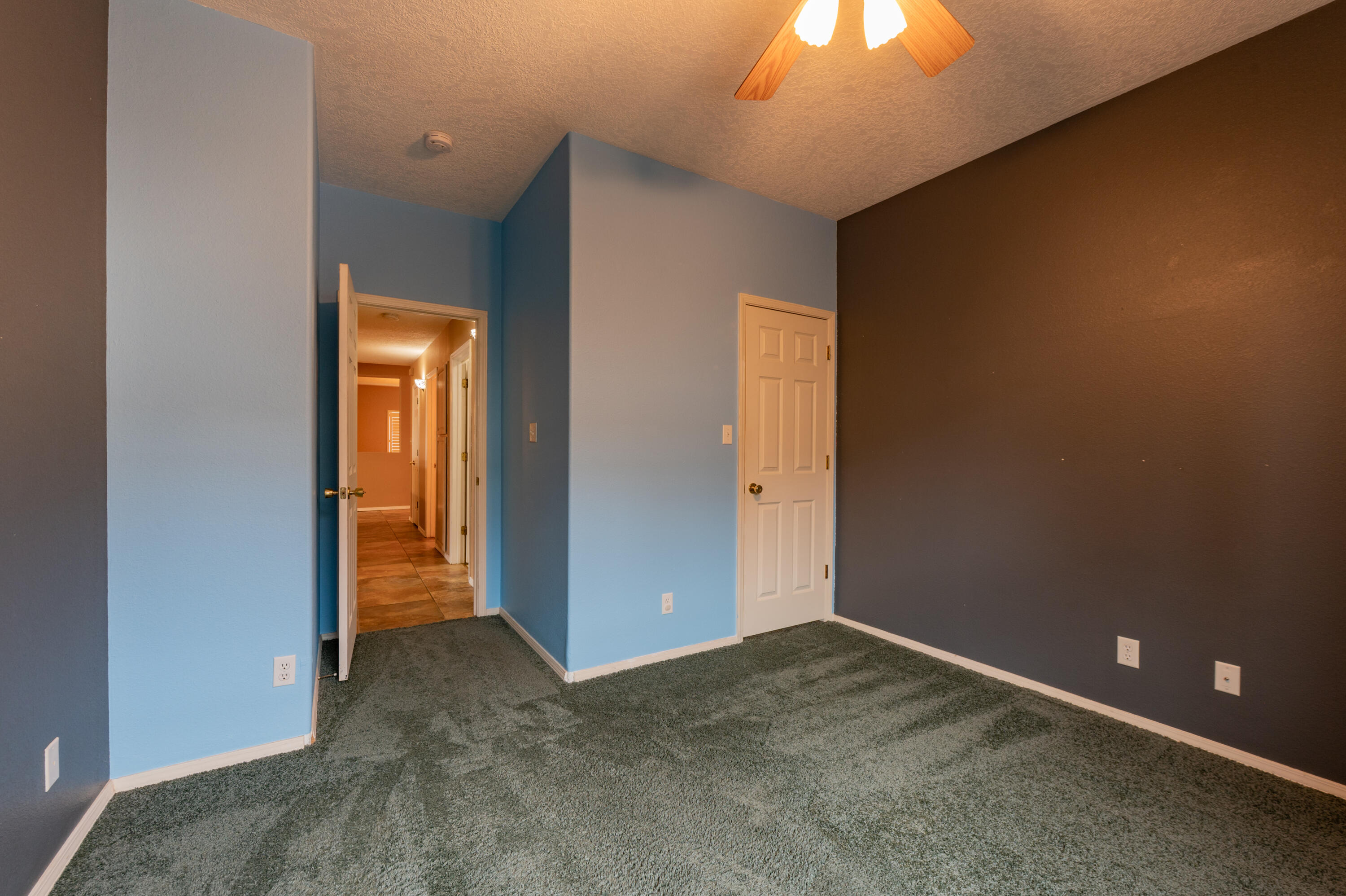 6921 Glen Hills Drive NE