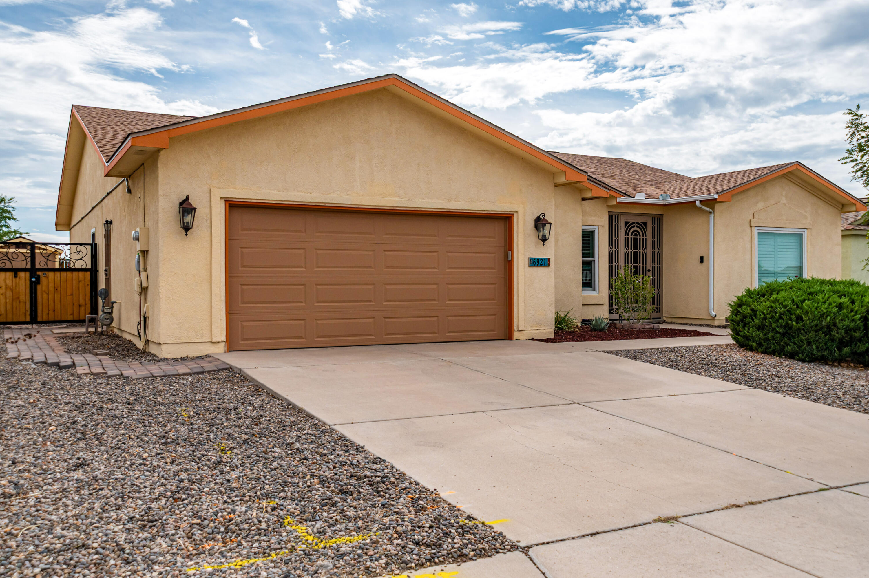 6921 Glen Hills Drive NE