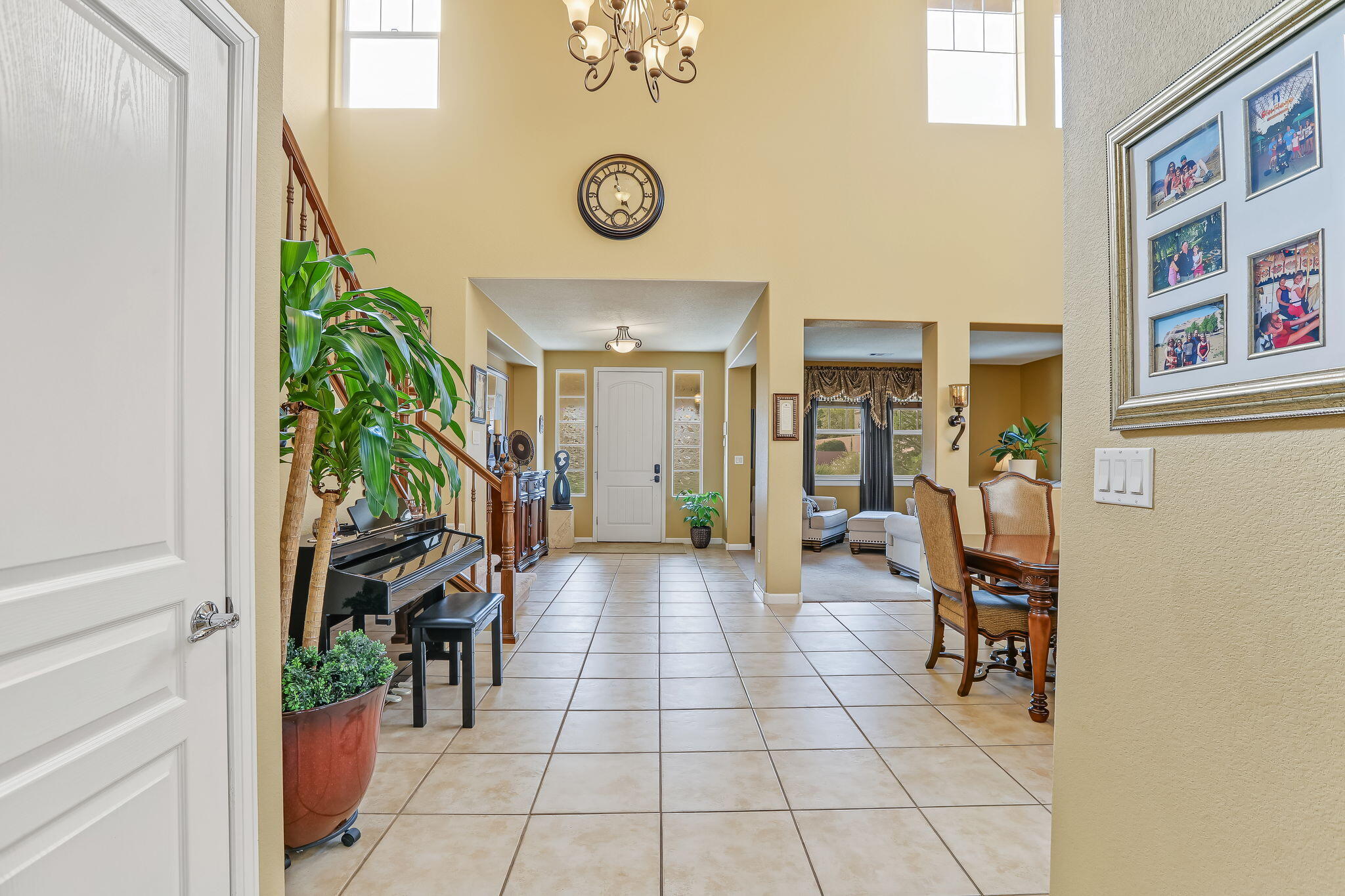 42 Los Miradores Drive NE