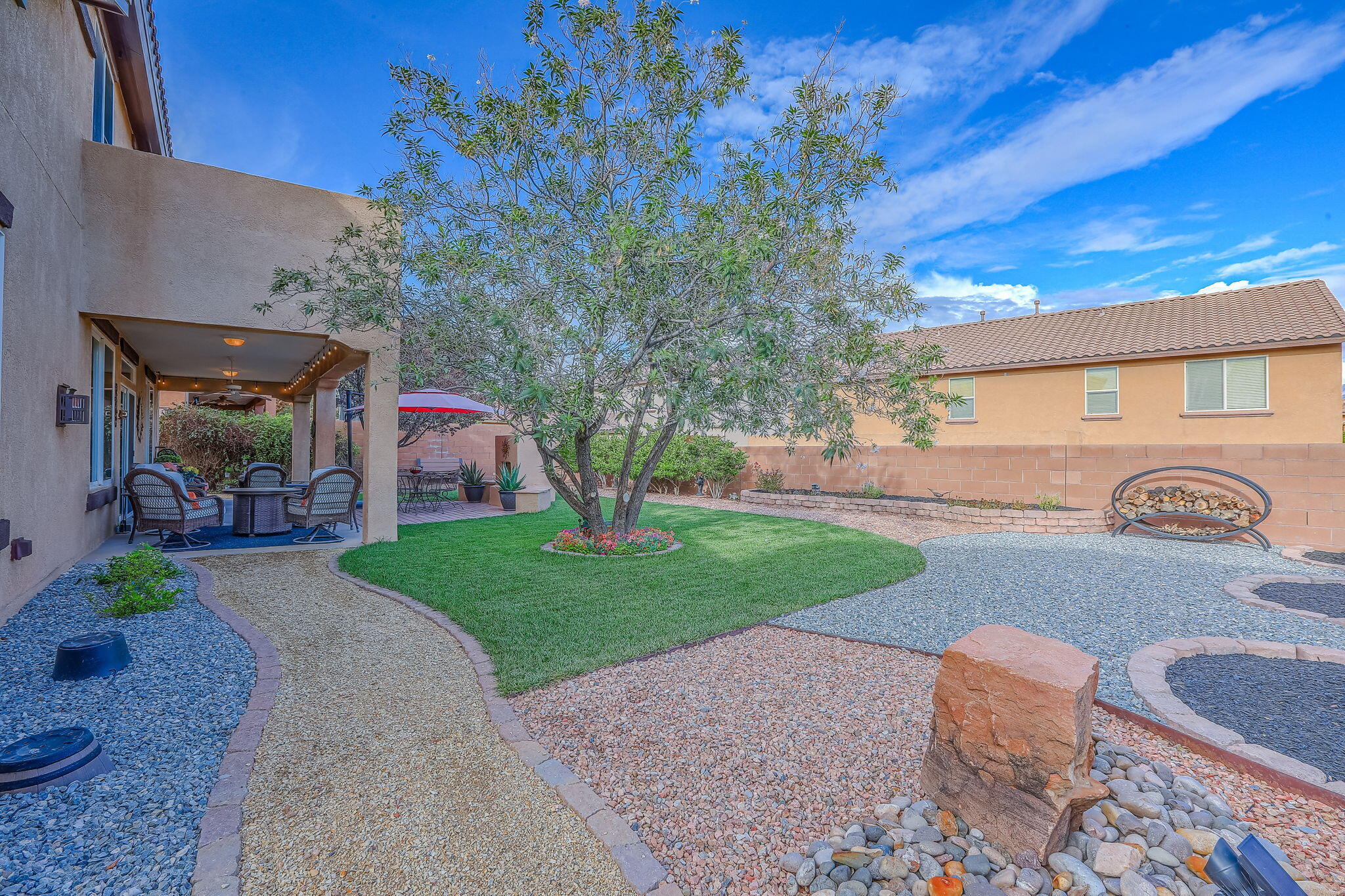 42 Los Miradores Drive NE