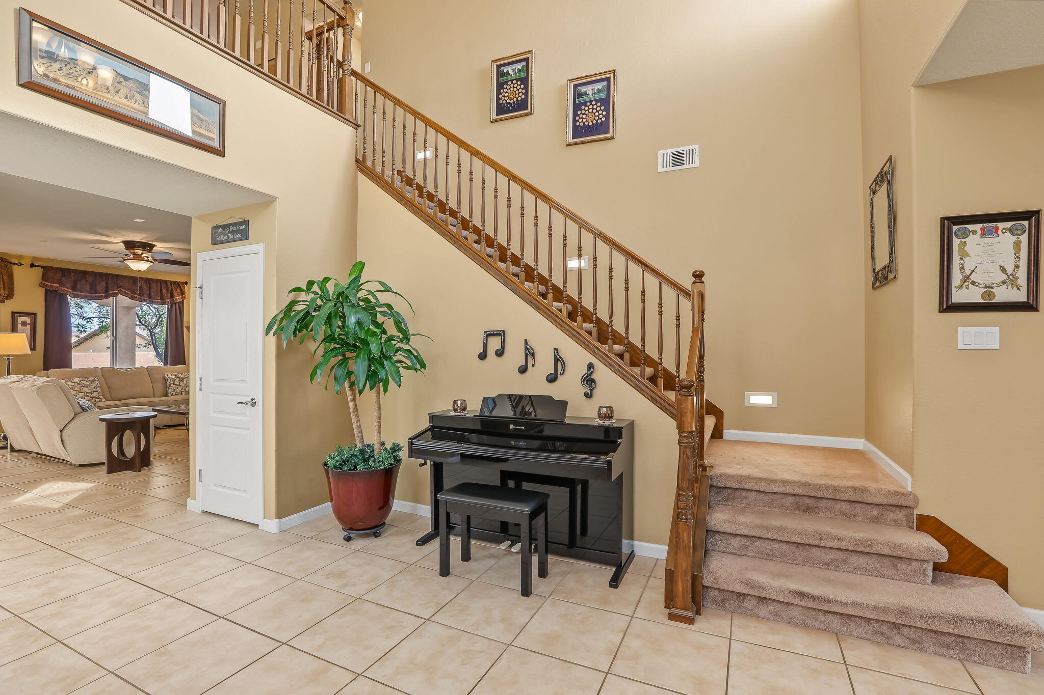 42 Los Miradores Drive NE