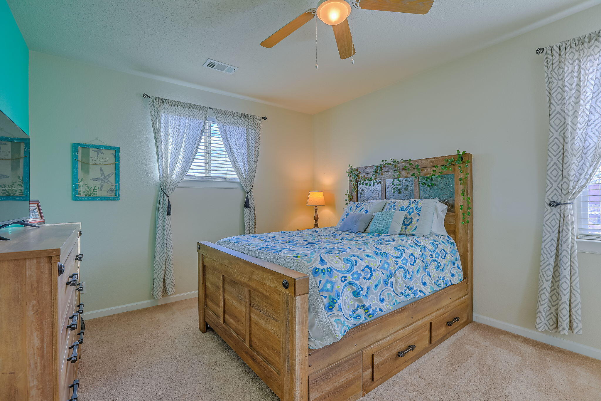 42 Los Miradores Drive NE