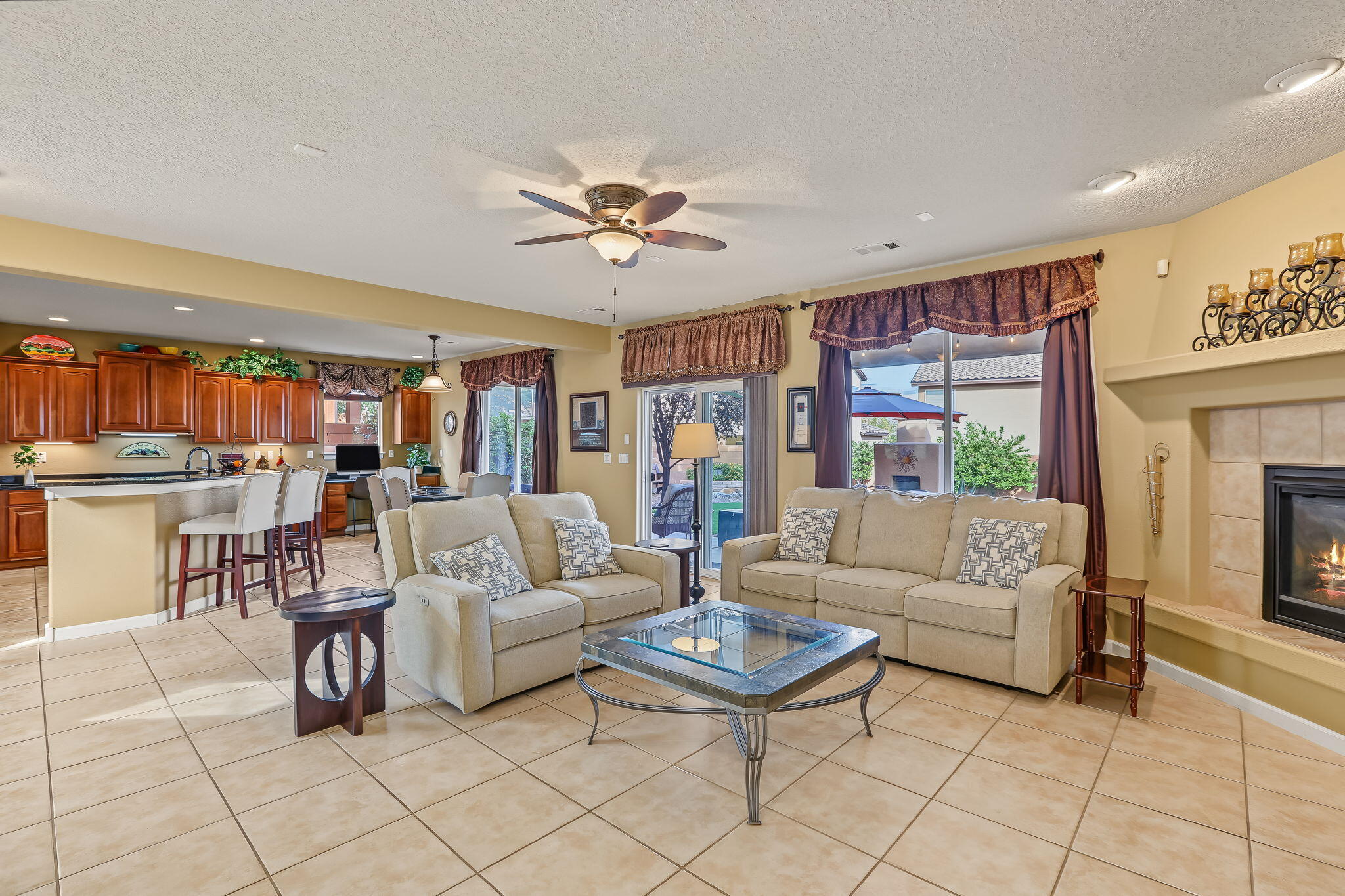 42 Los Miradores Drive NE