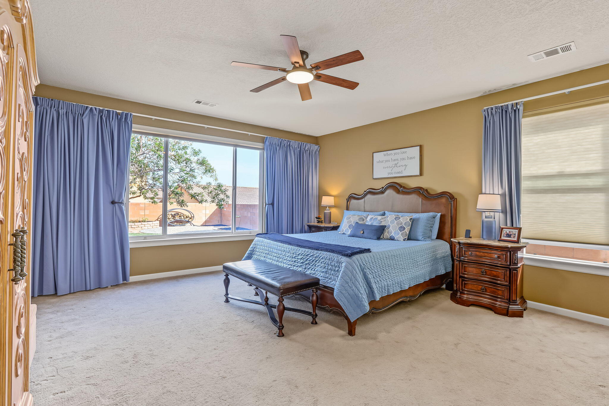 42 Los Miradores Drive NE