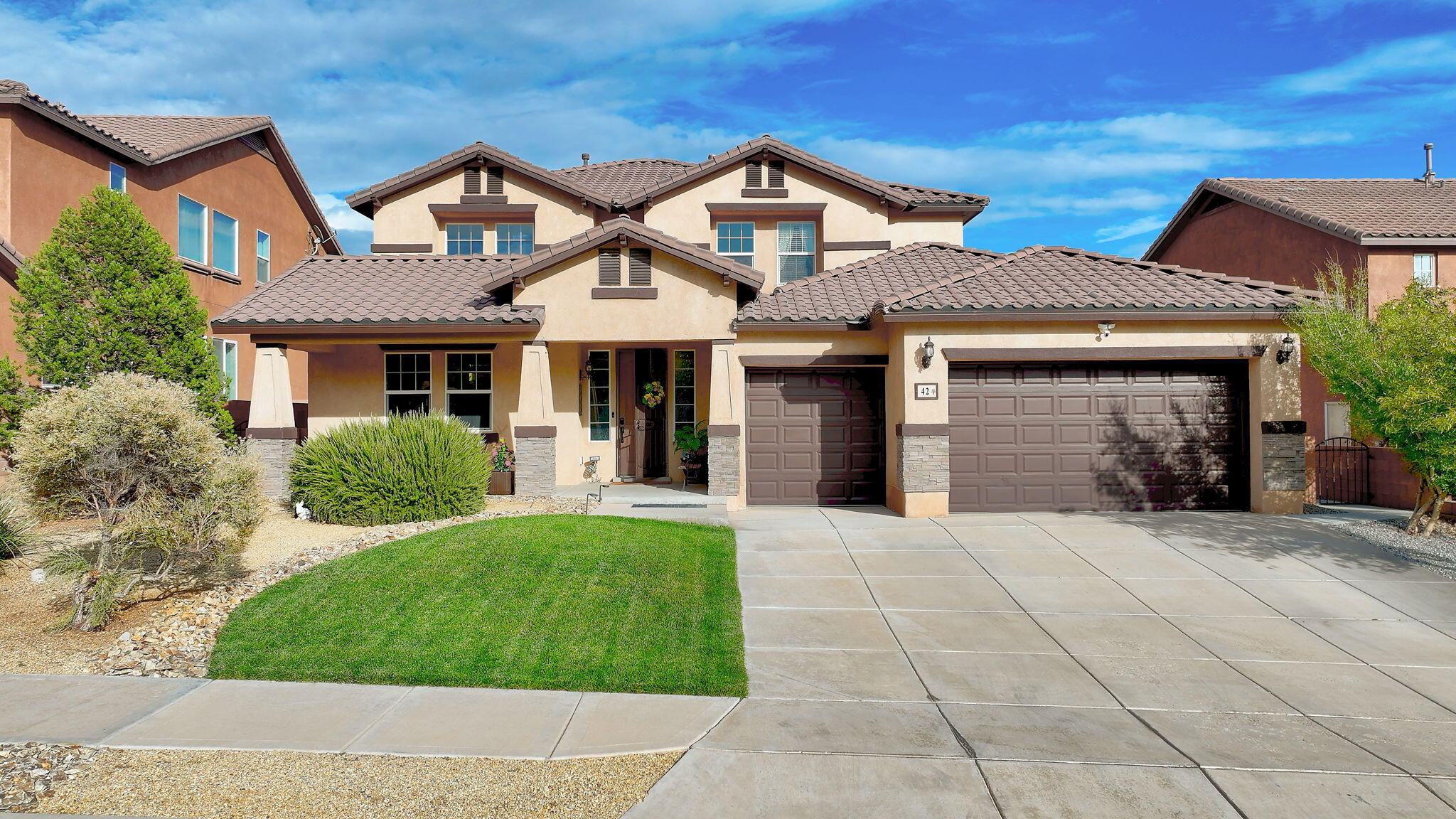 42 Los Miradores Drive NE