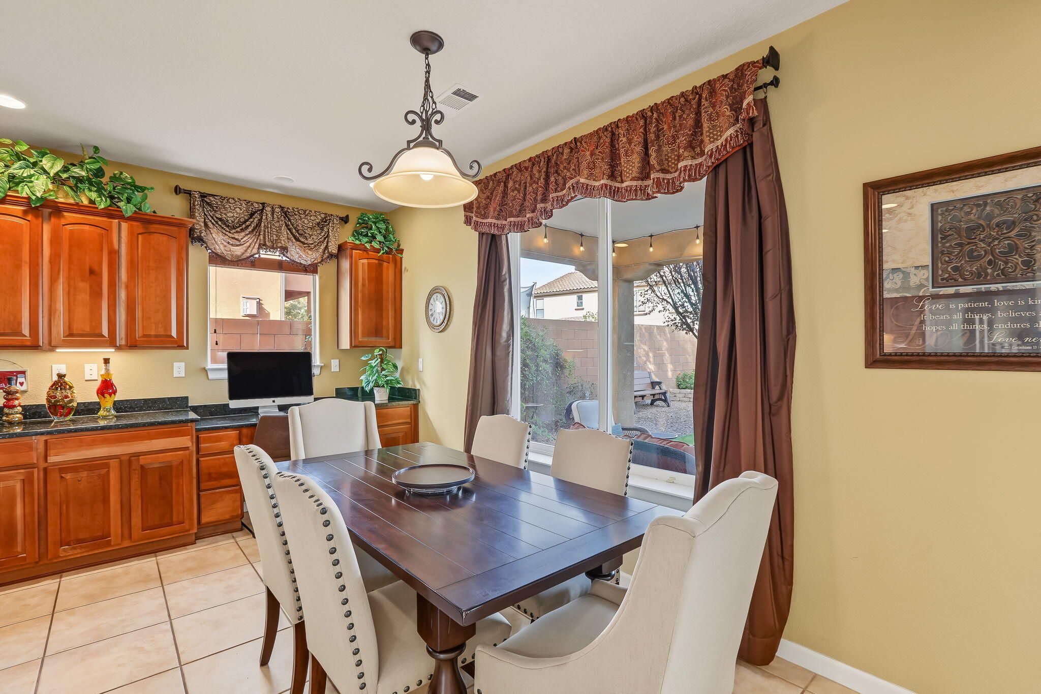 42 Los Miradores Drive NE