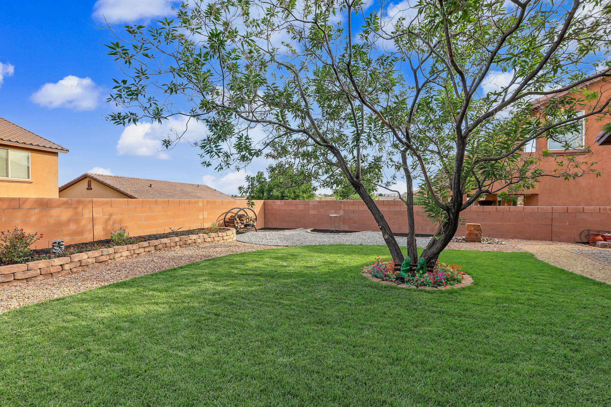 42 Los Miradores Drive NE