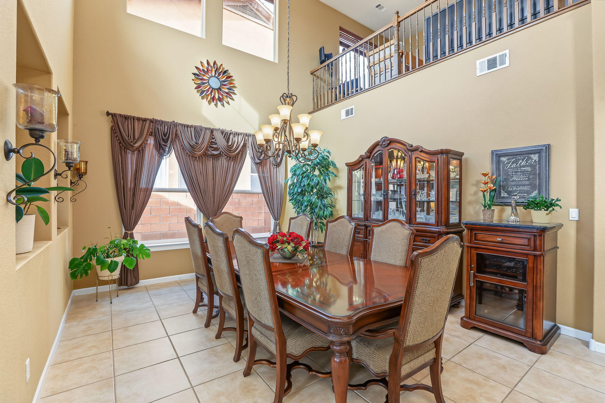 42 Los Miradores Drive NE