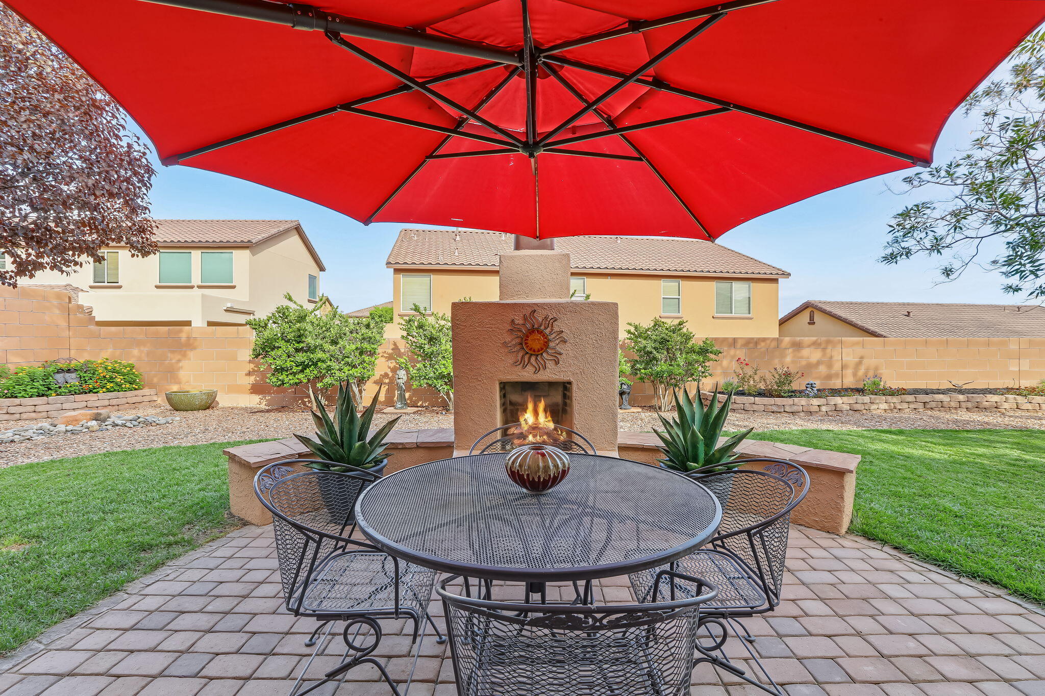 42 Los Miradores Drive NE