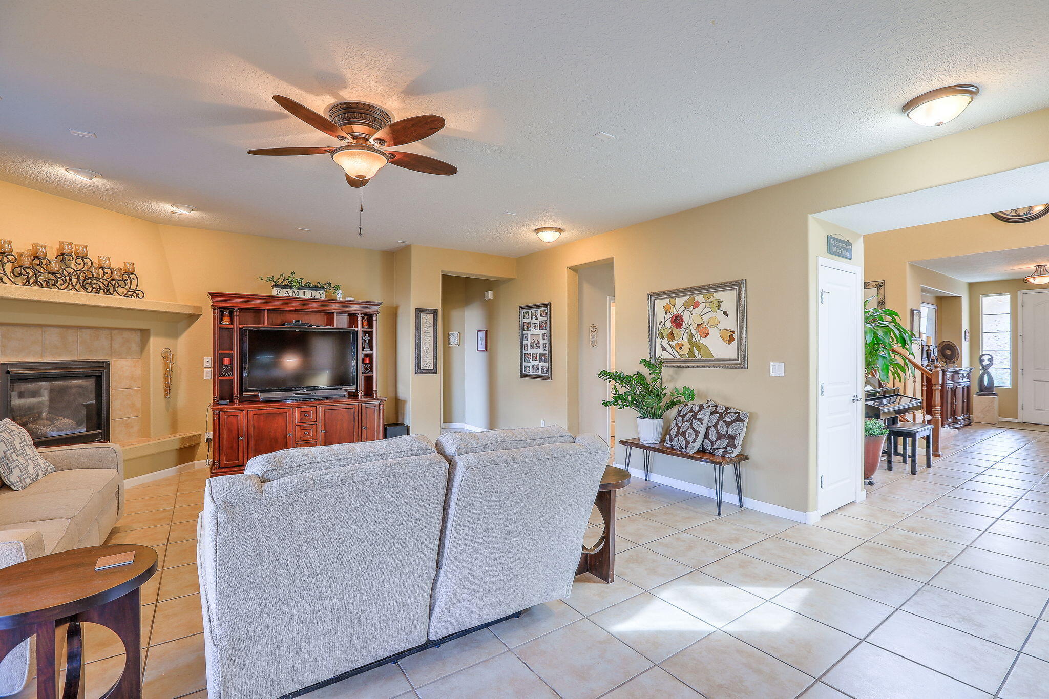 42 Los Miradores Drive NE