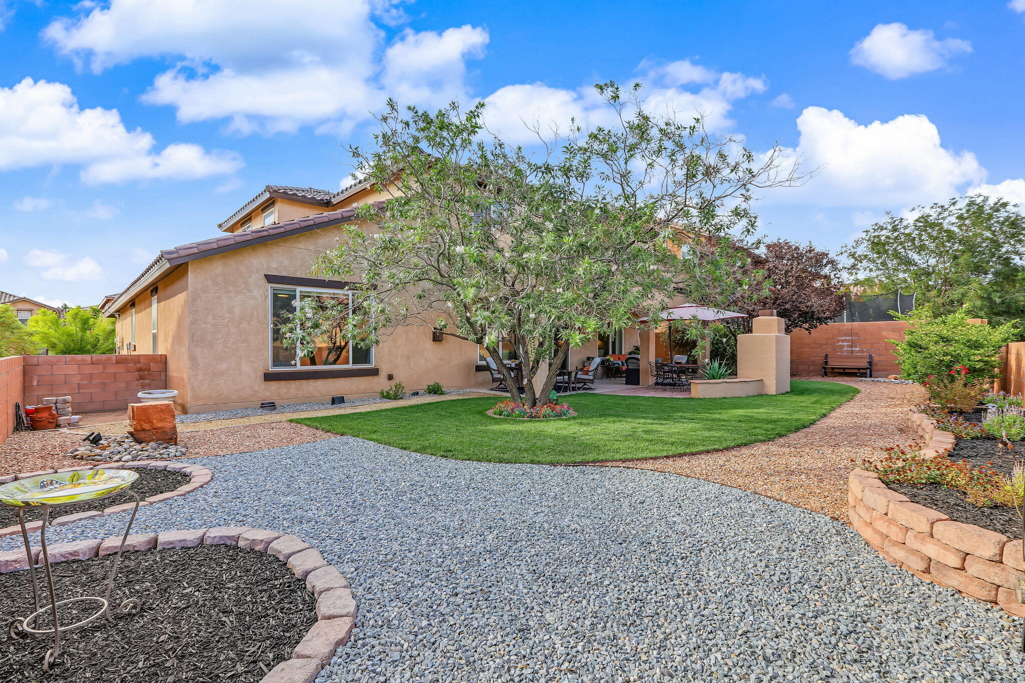 42 Los Miradores Drive NE