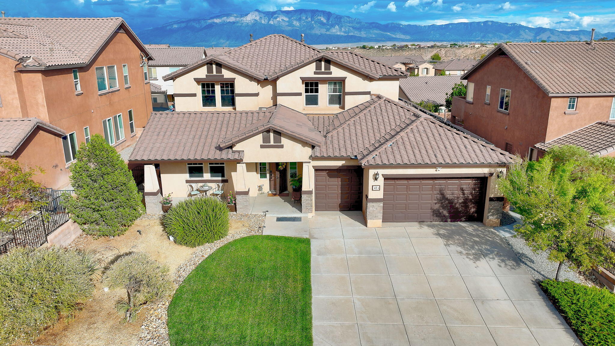 42 Los Miradores Drive NE