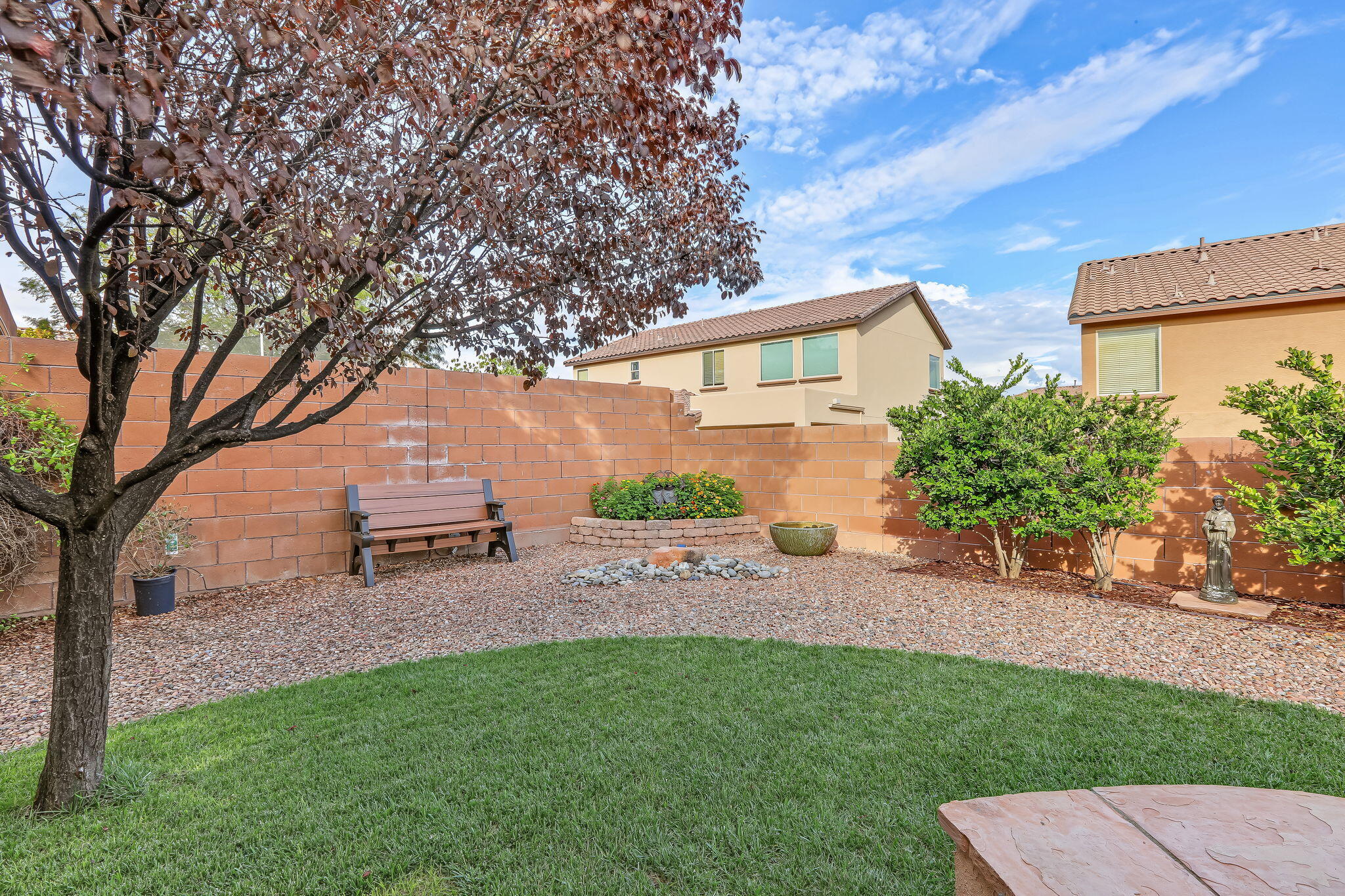 42 Los Miradores Drive NE