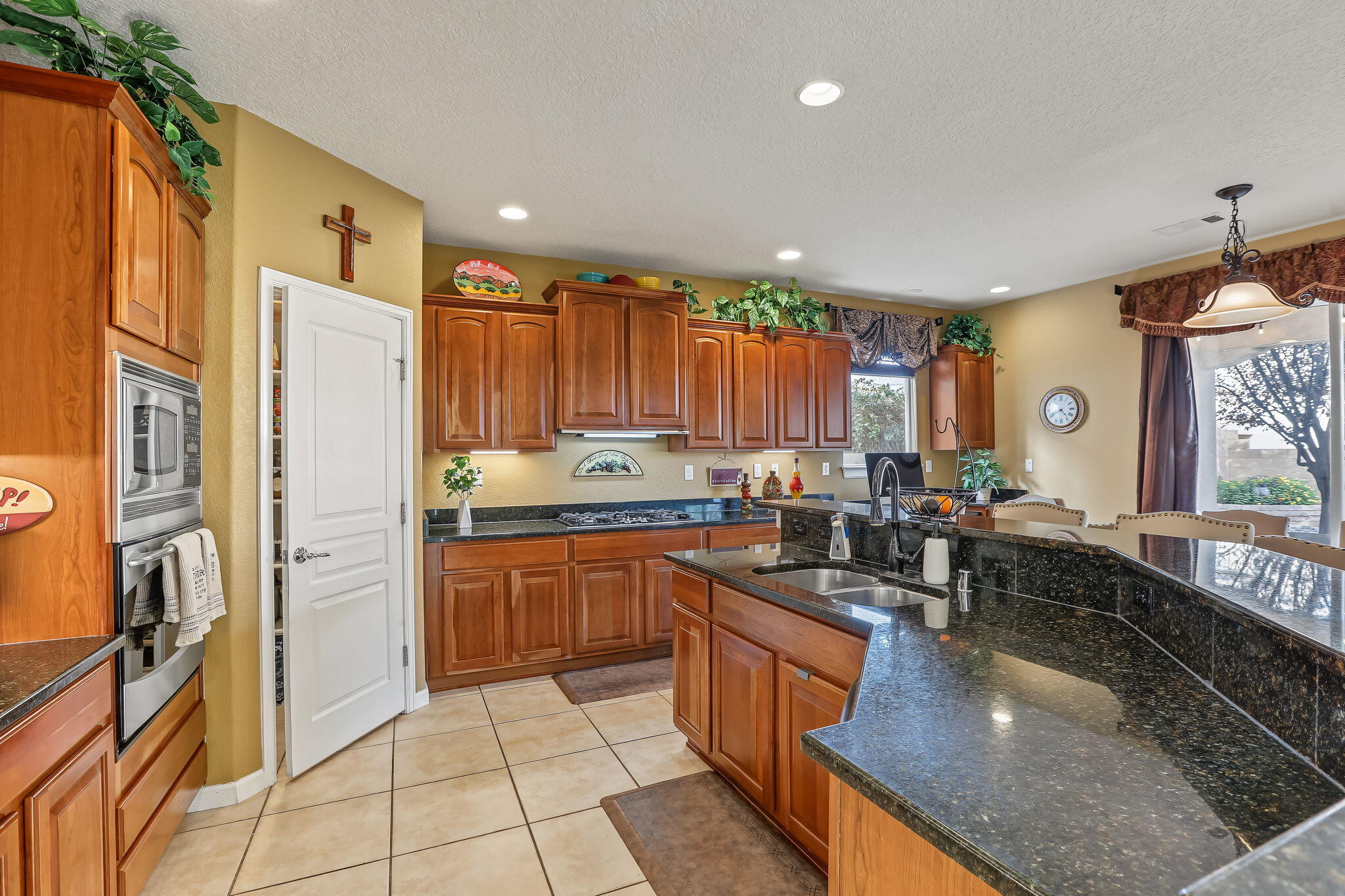 42 Los Miradores Drive NE
