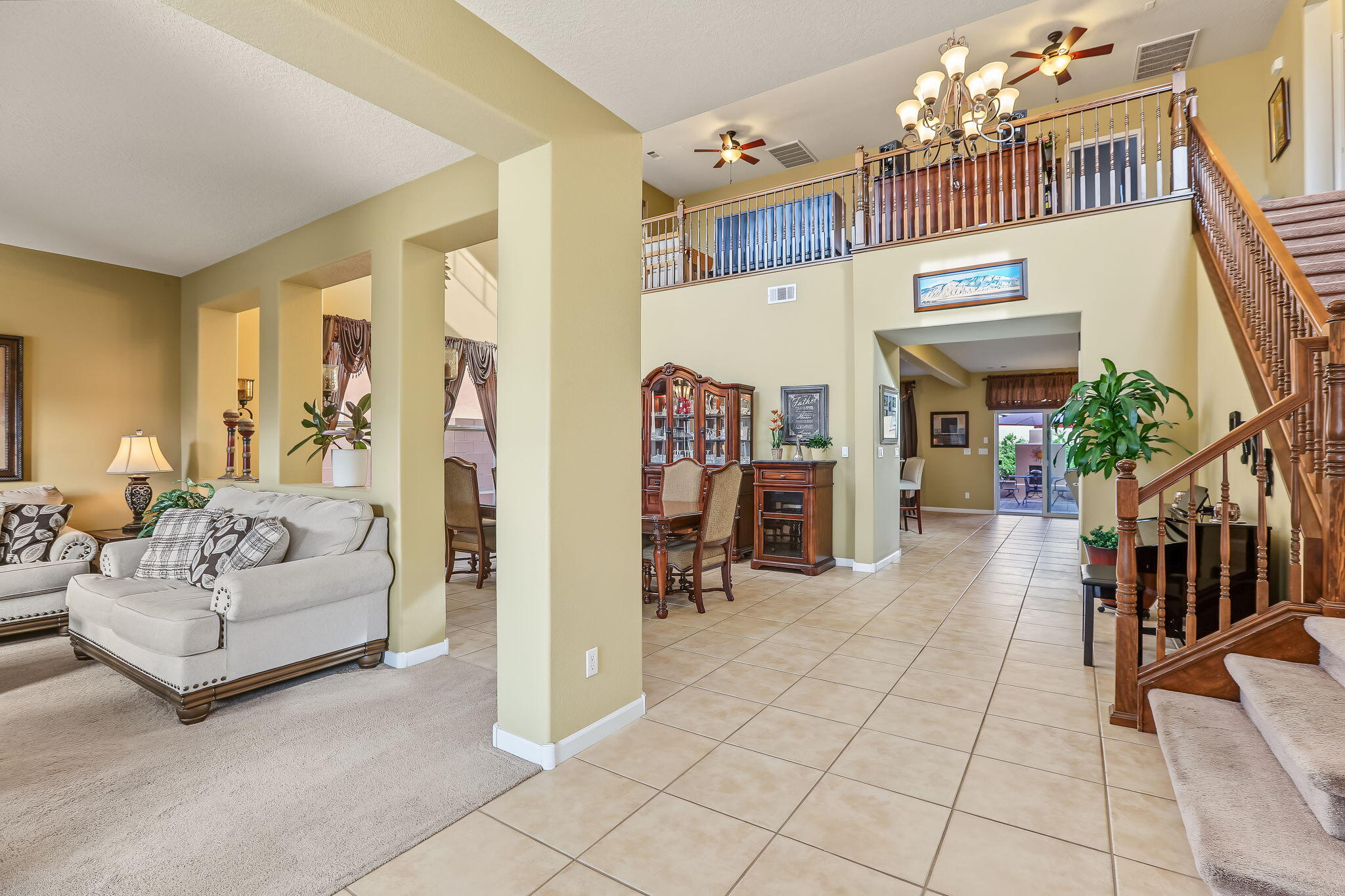 42 Los Miradores Drive NE