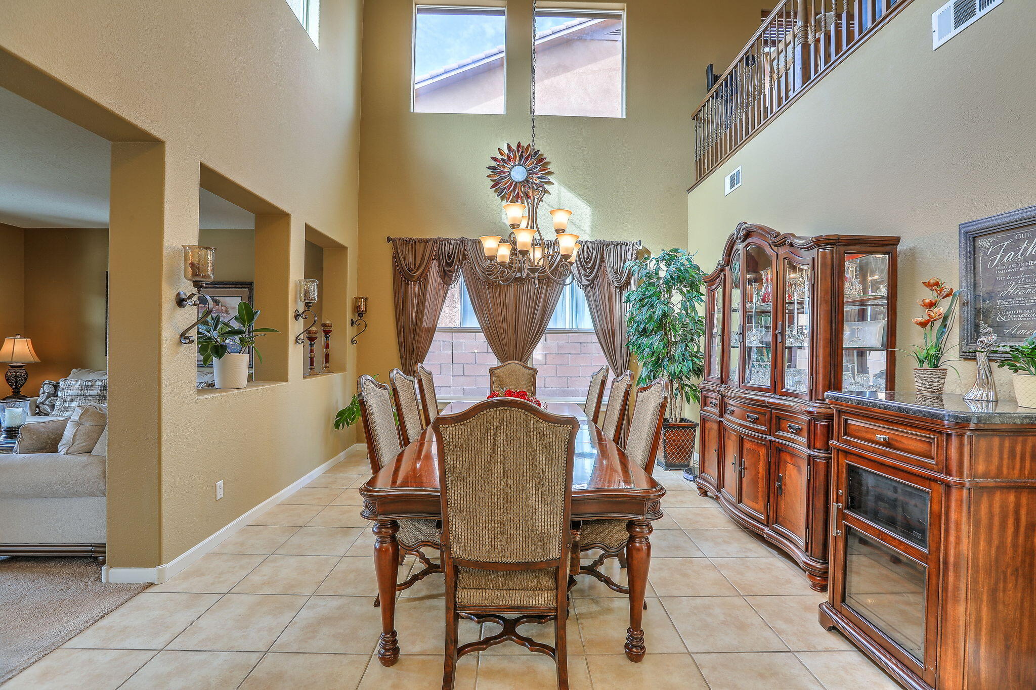 42 Los Miradores Drive NE