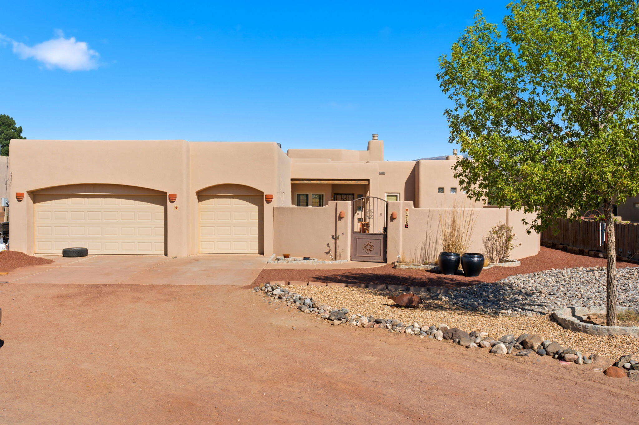 1716 Shoshone Trail NE