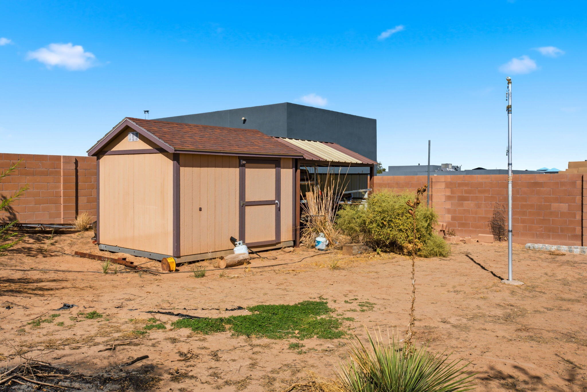 1716 Shoshone Trail NE