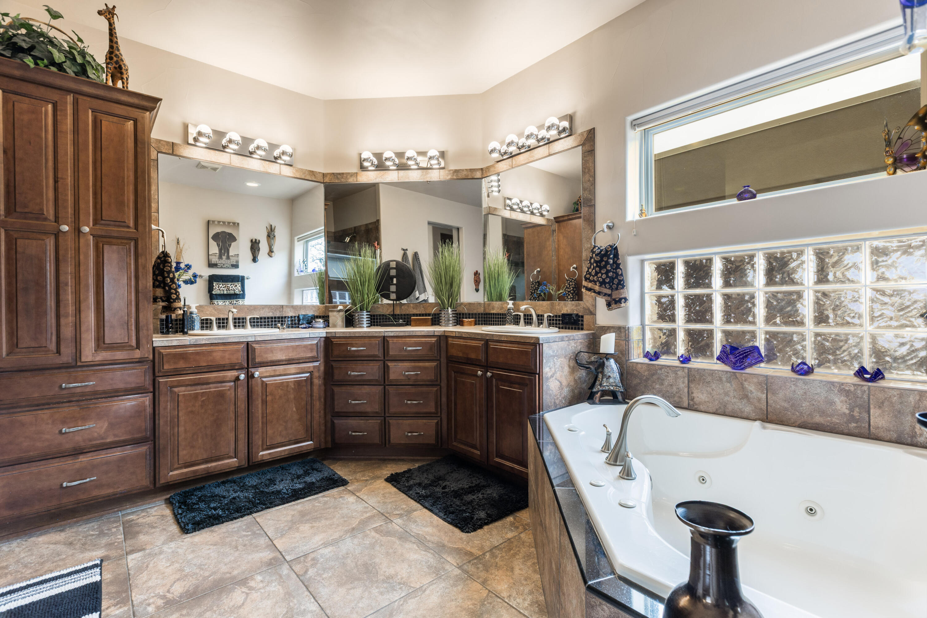 2929 Redondo Santa Fe Loop NE