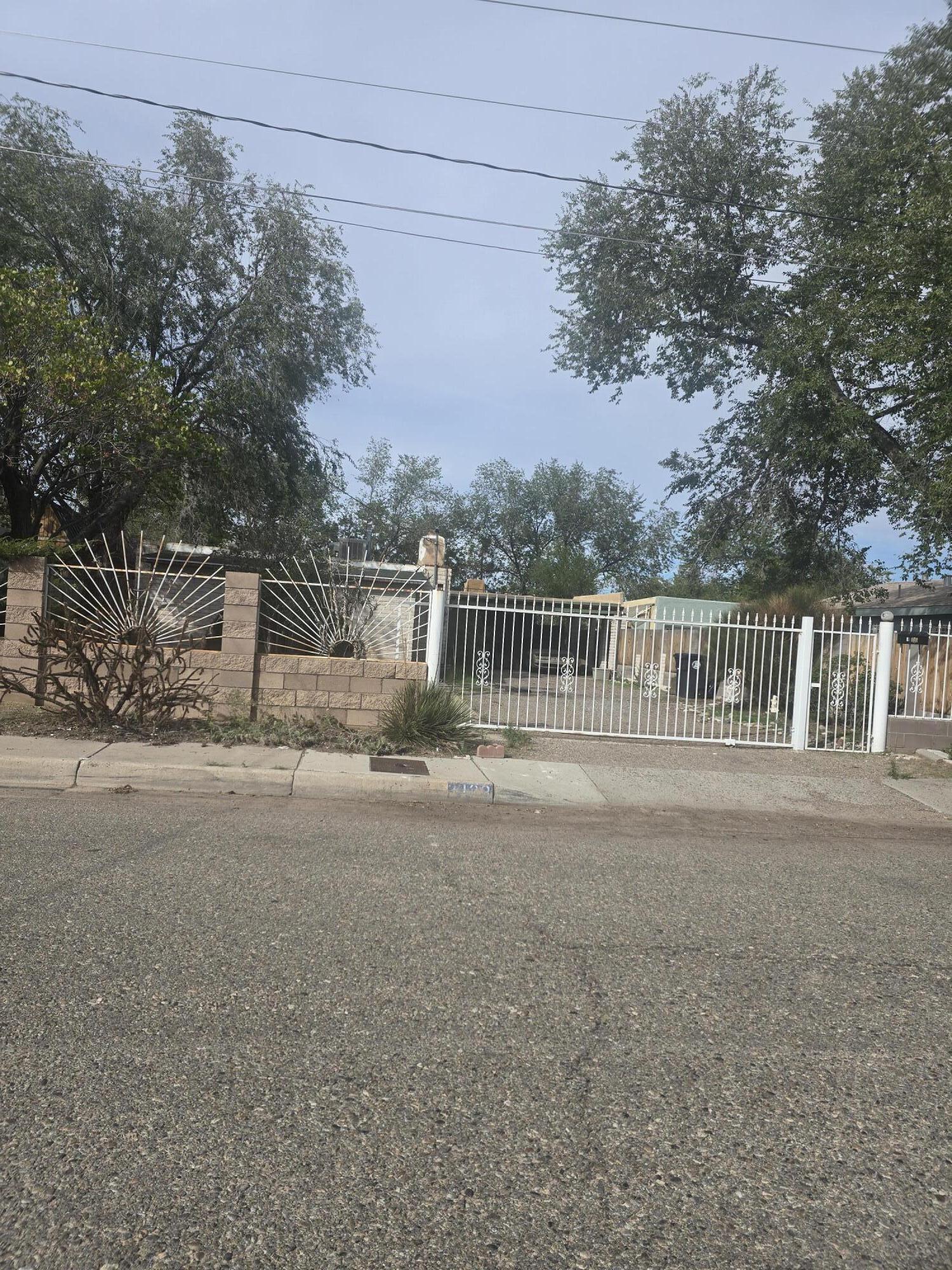 1123 Aztec Road NW