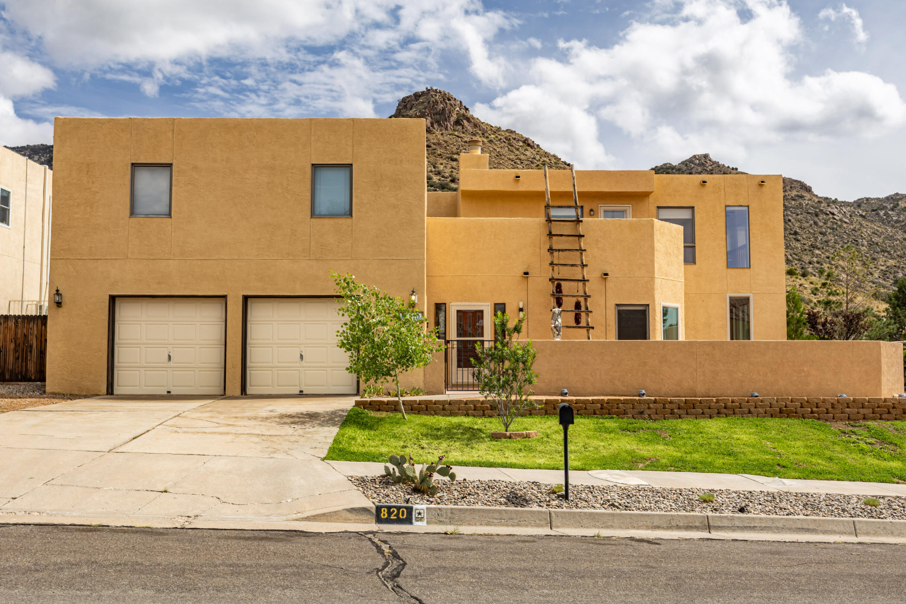 820 Piedra Vista Road NE