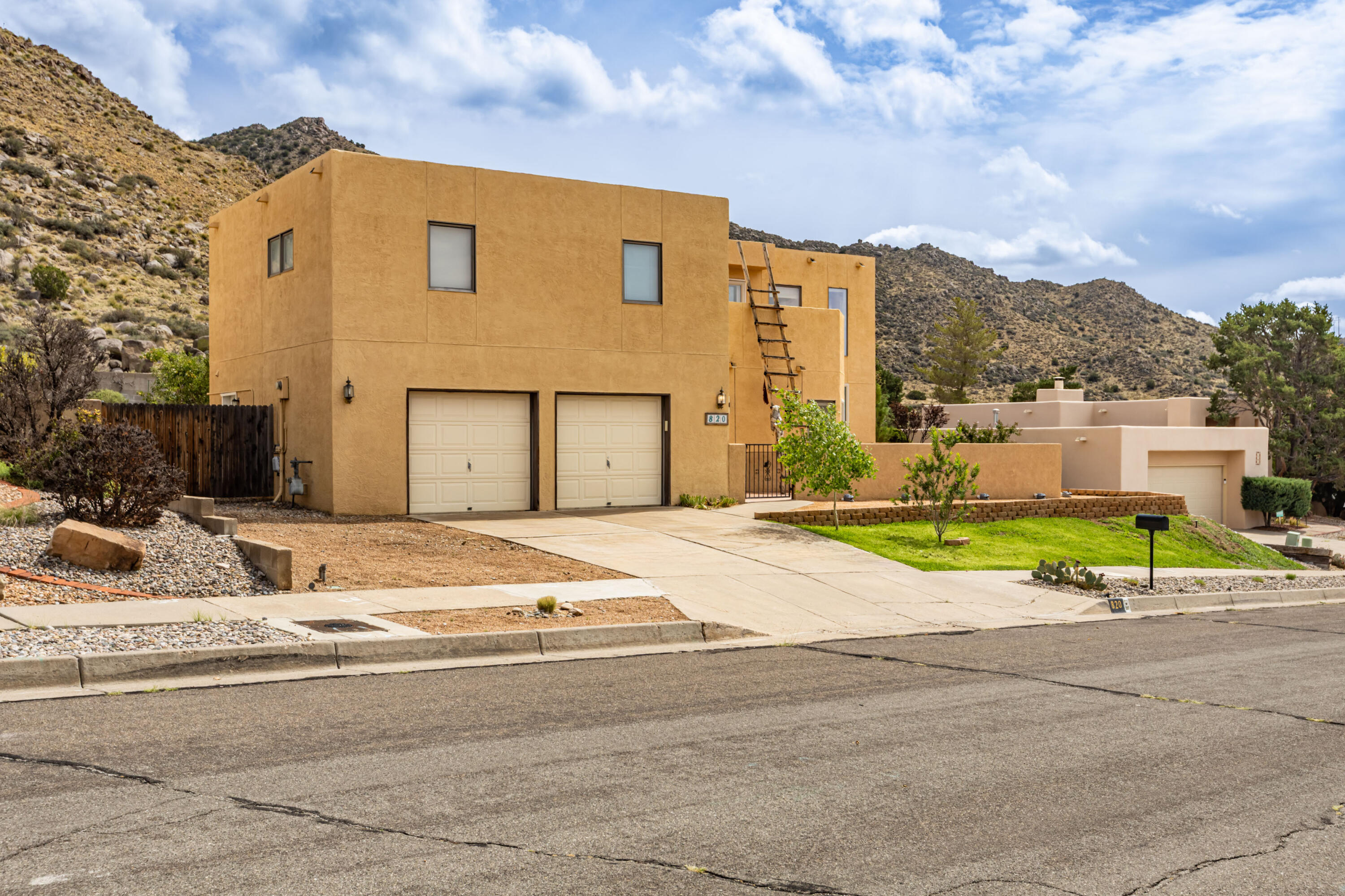 820 Piedra Vista Road NE