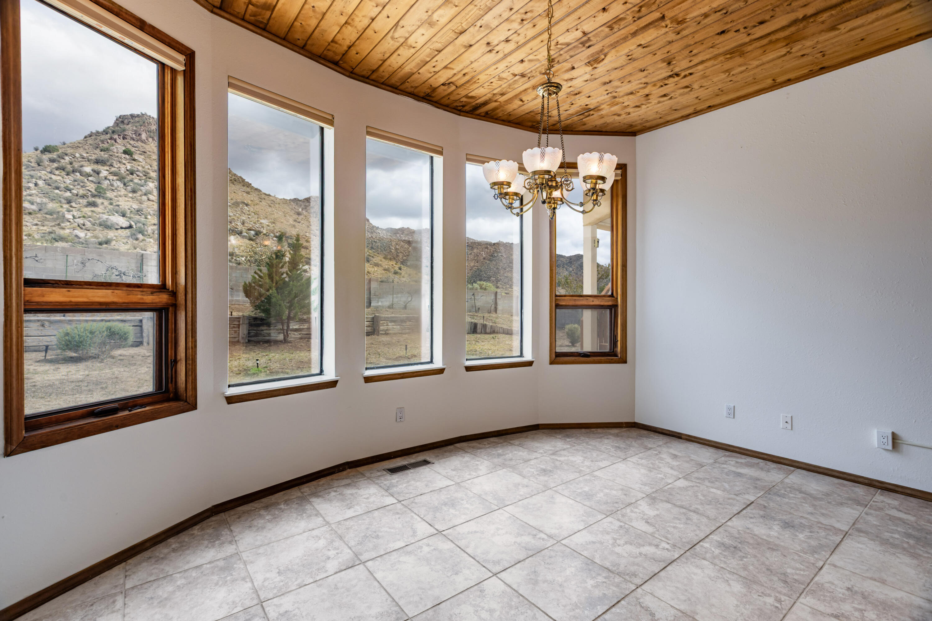 820 Piedra Vista Road NE