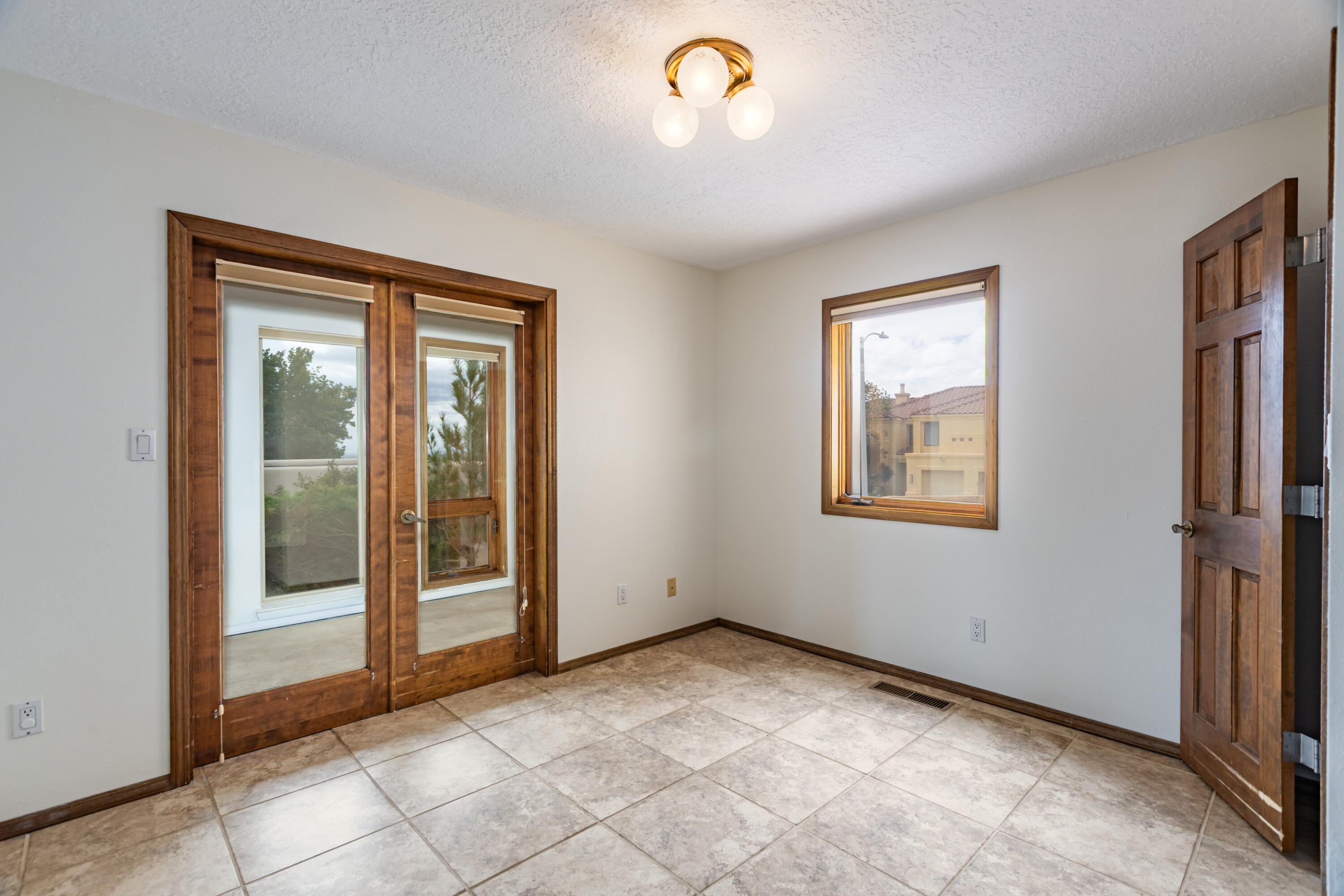 820 Piedra Vista Road NE