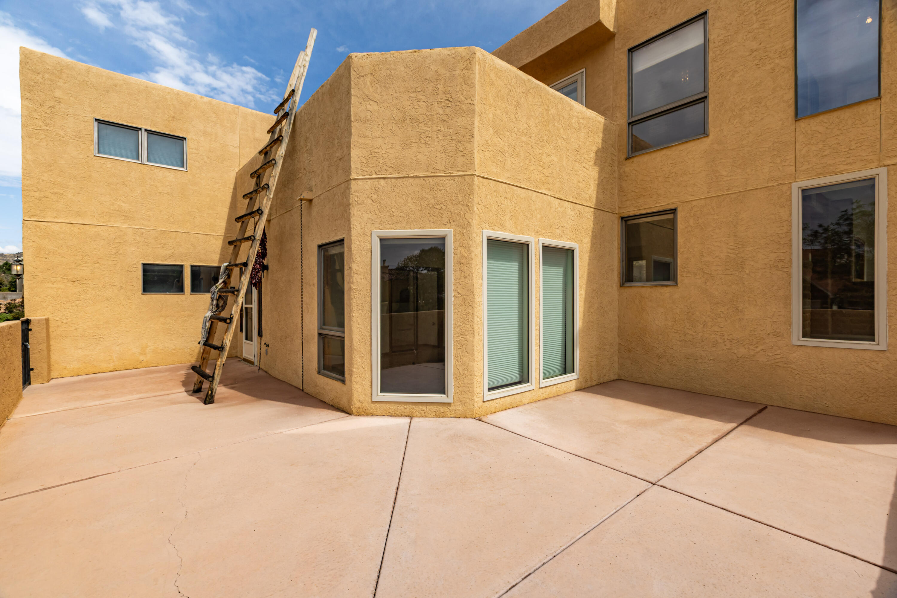 820 Piedra Vista Road NE