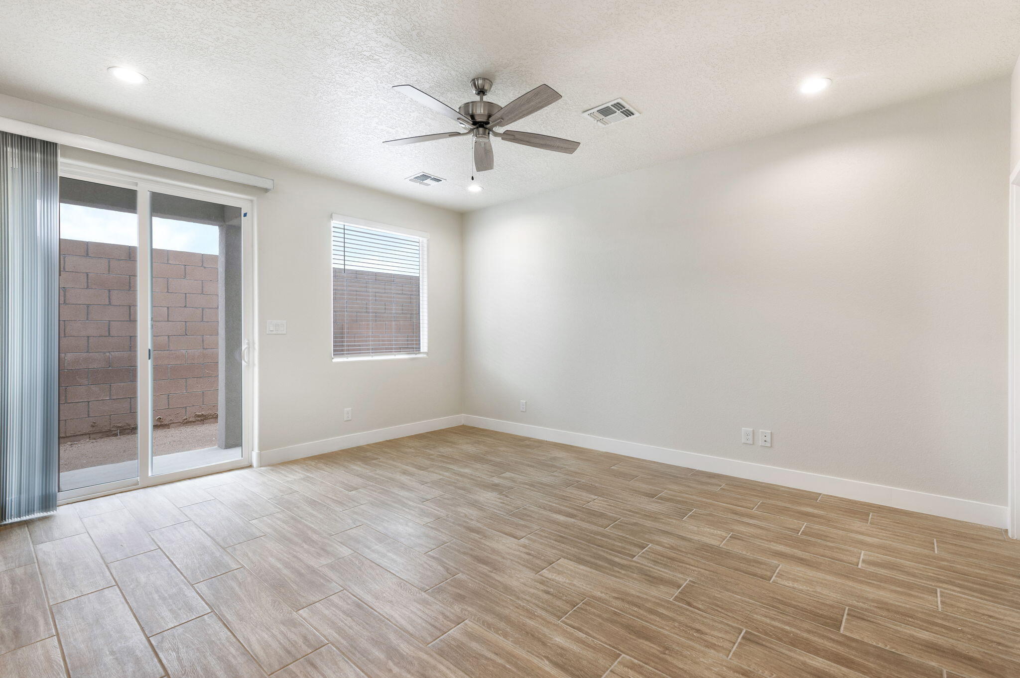 3656 Queen Court NE