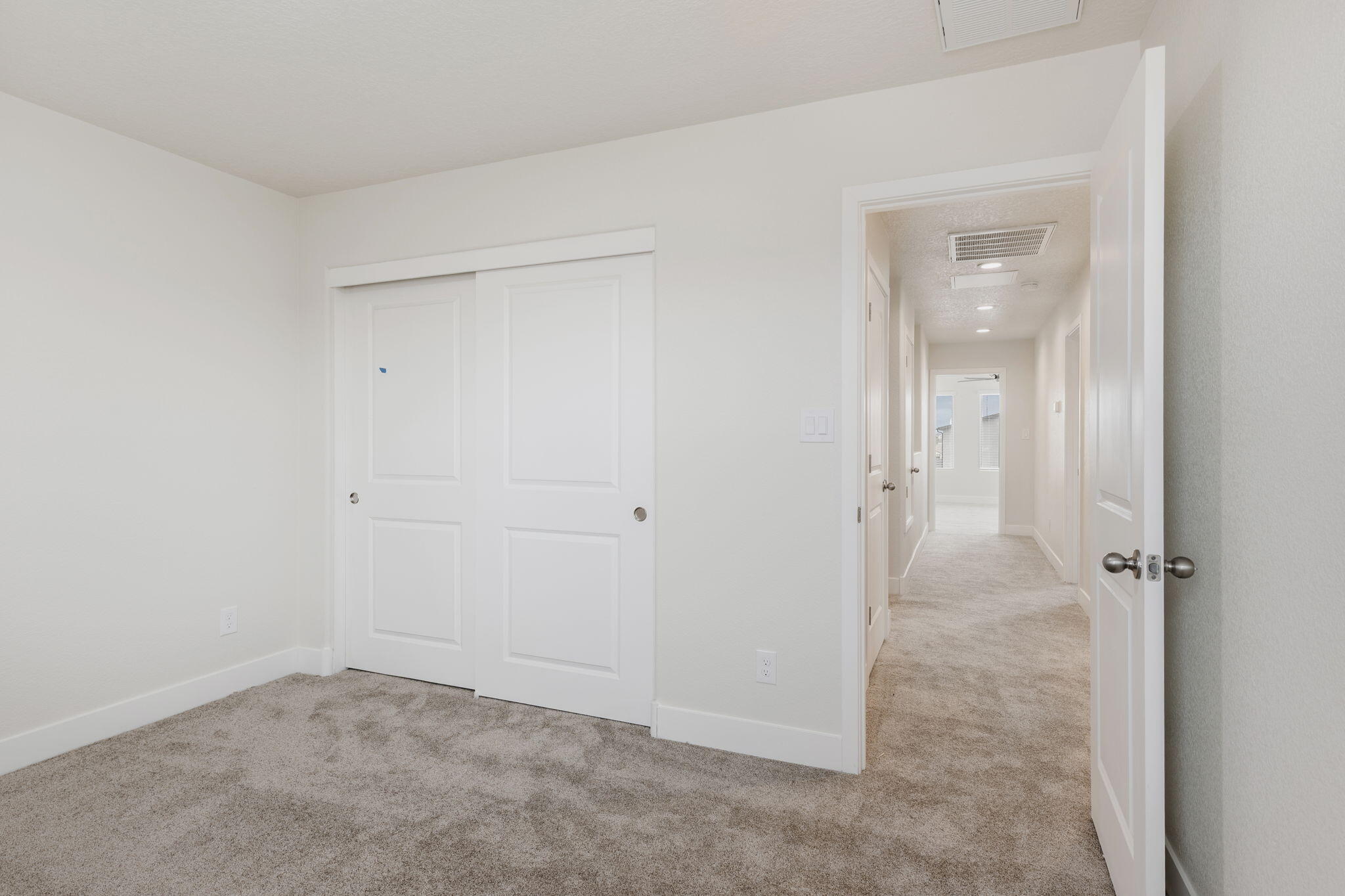 3656 Queen Court NE