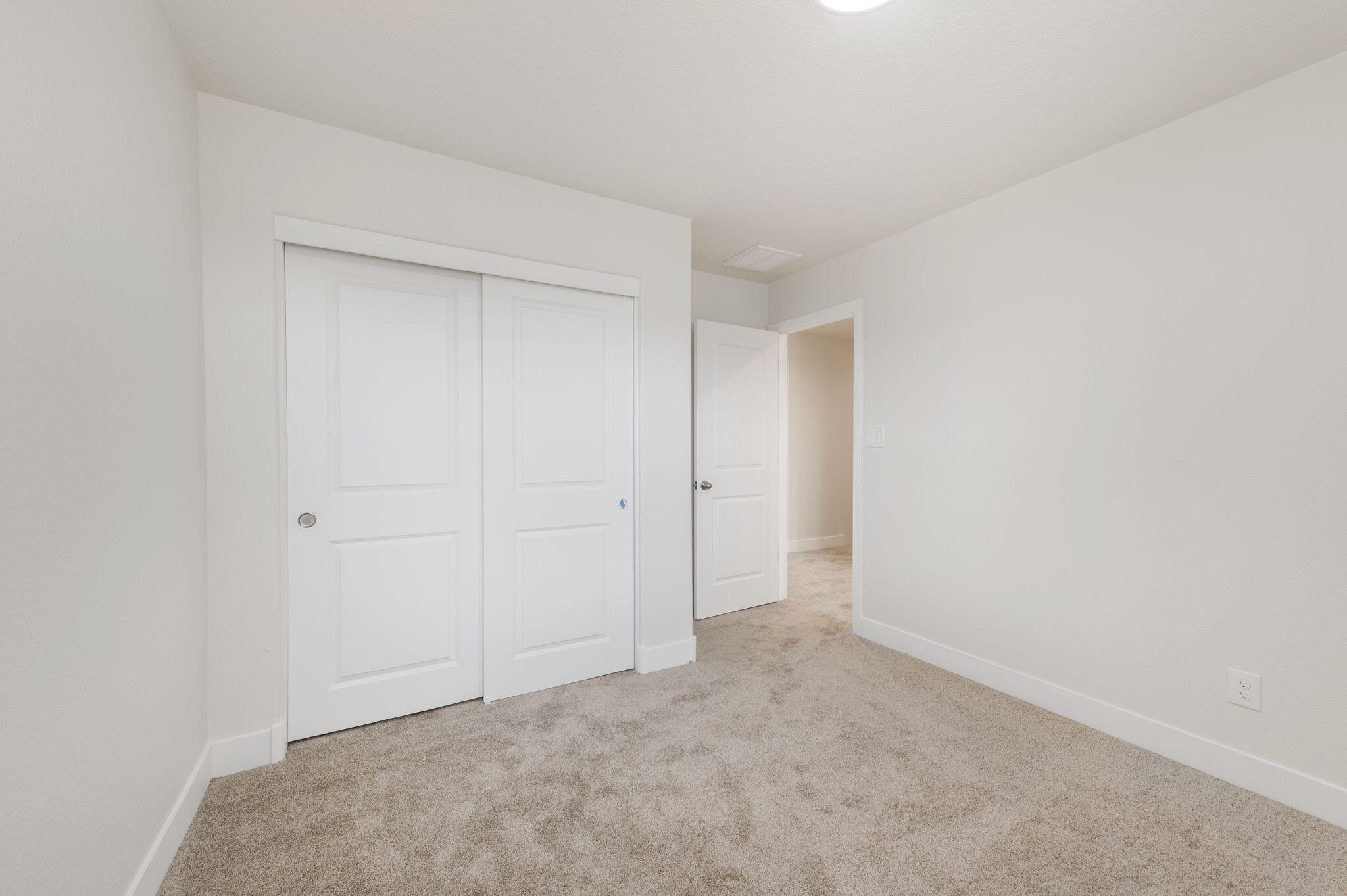 3656 Queen Court NE