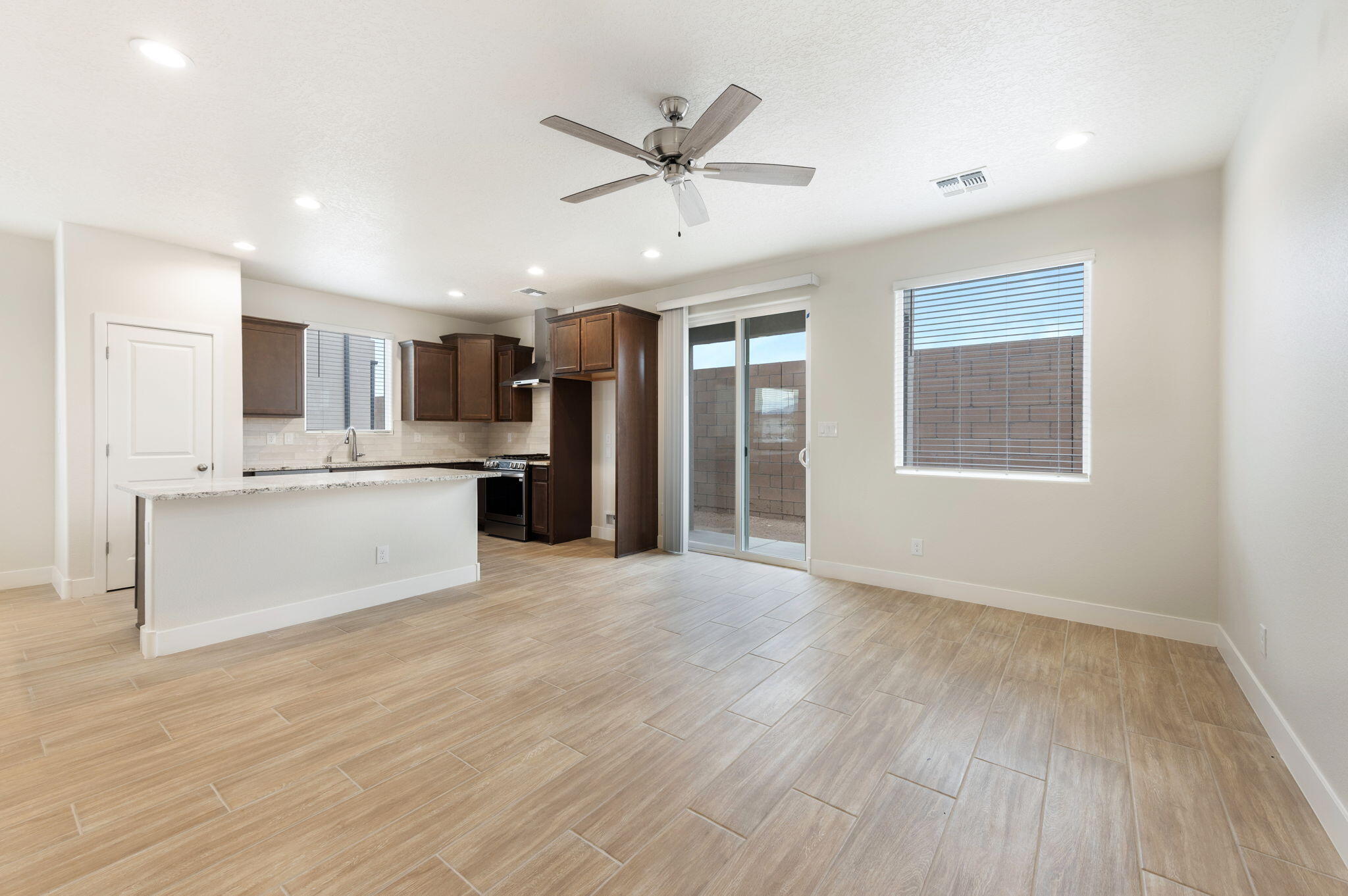 3656 Queen Court NE