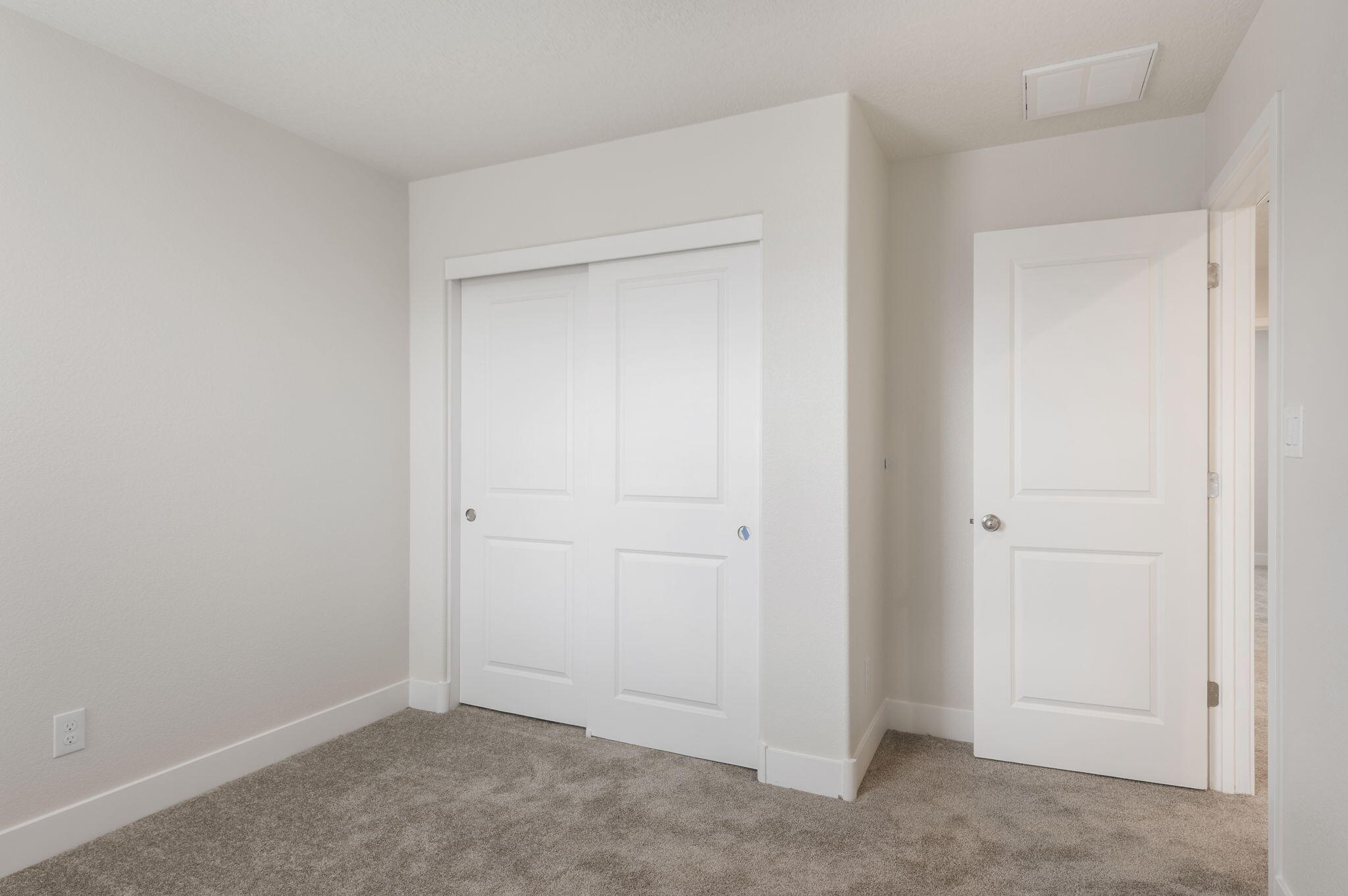 3656 Queen Court NE