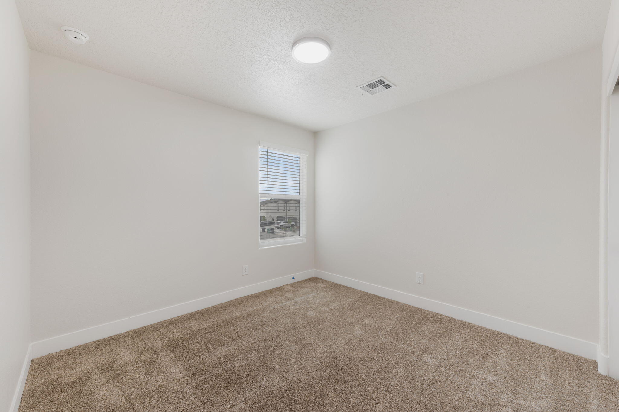3656 Queen Court NE