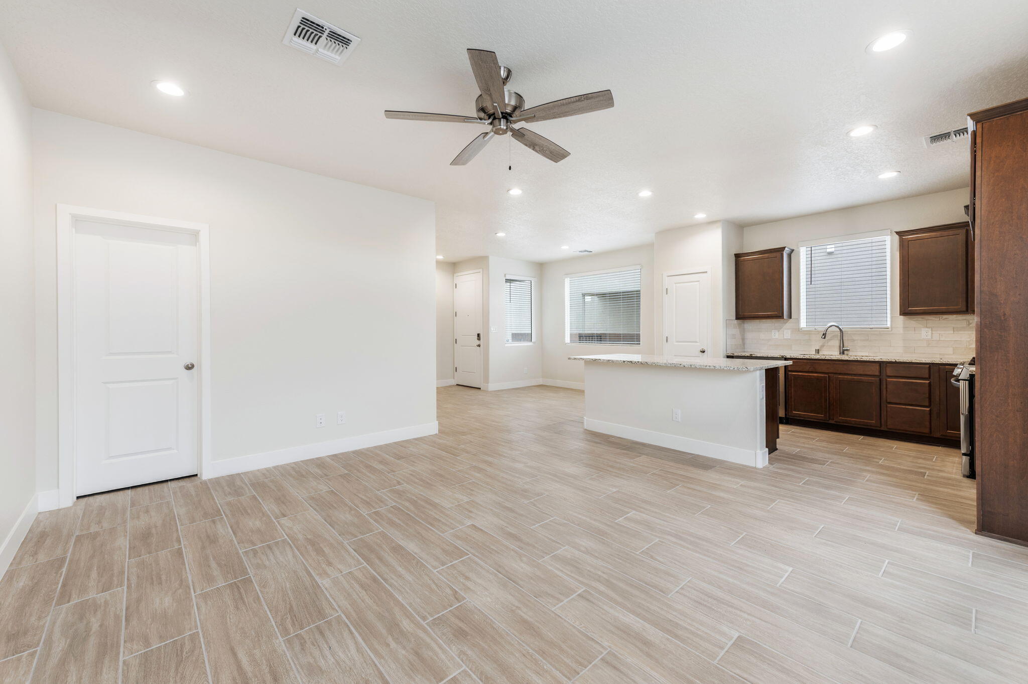 3656 Queen Court NE