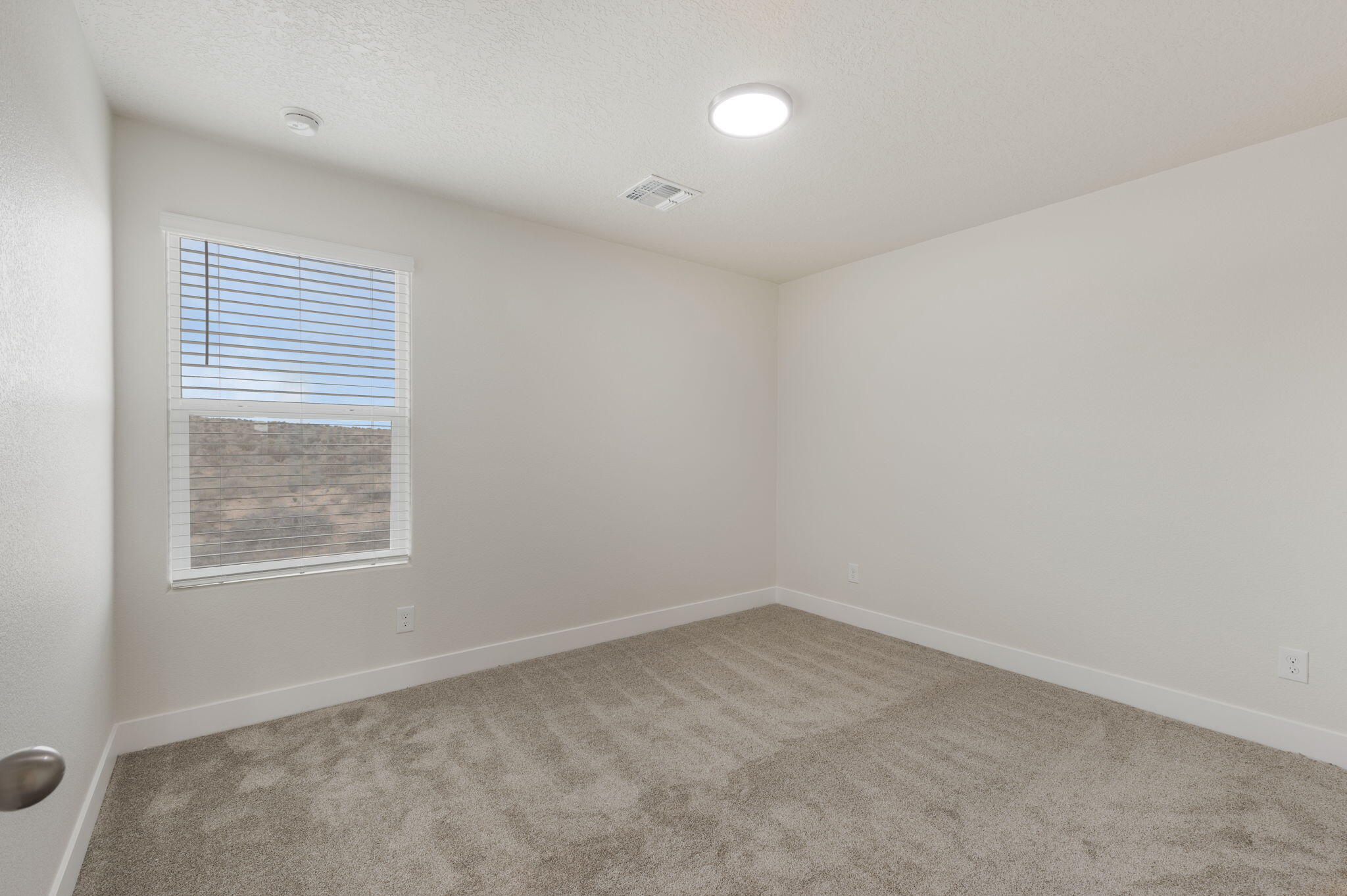 3656 Queen Court NE