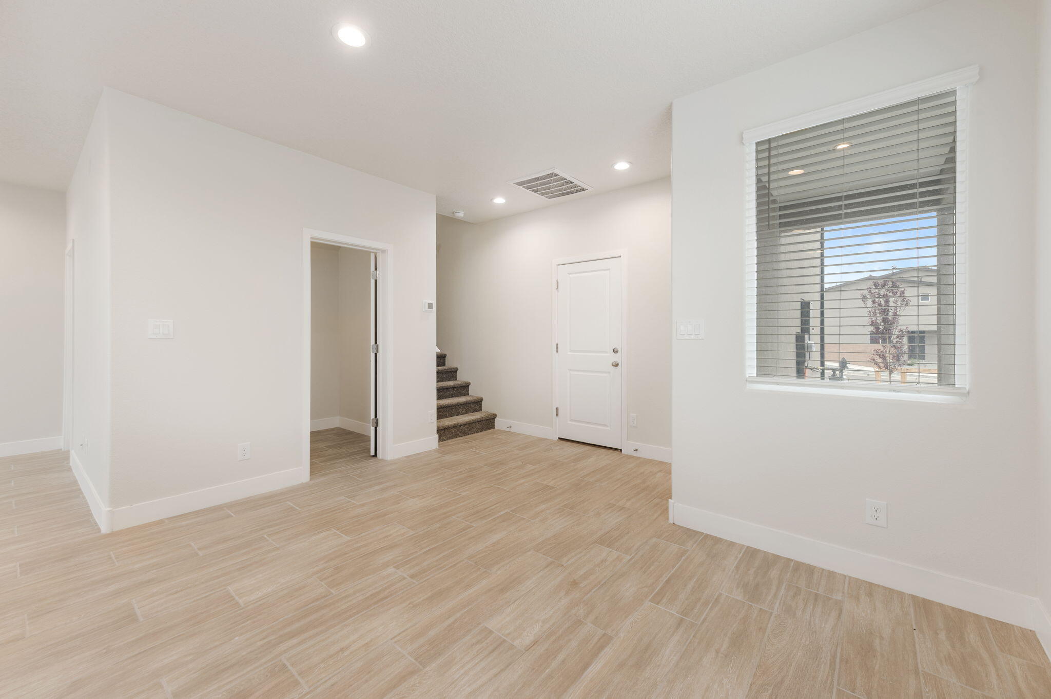 3656 Queen Court NE
