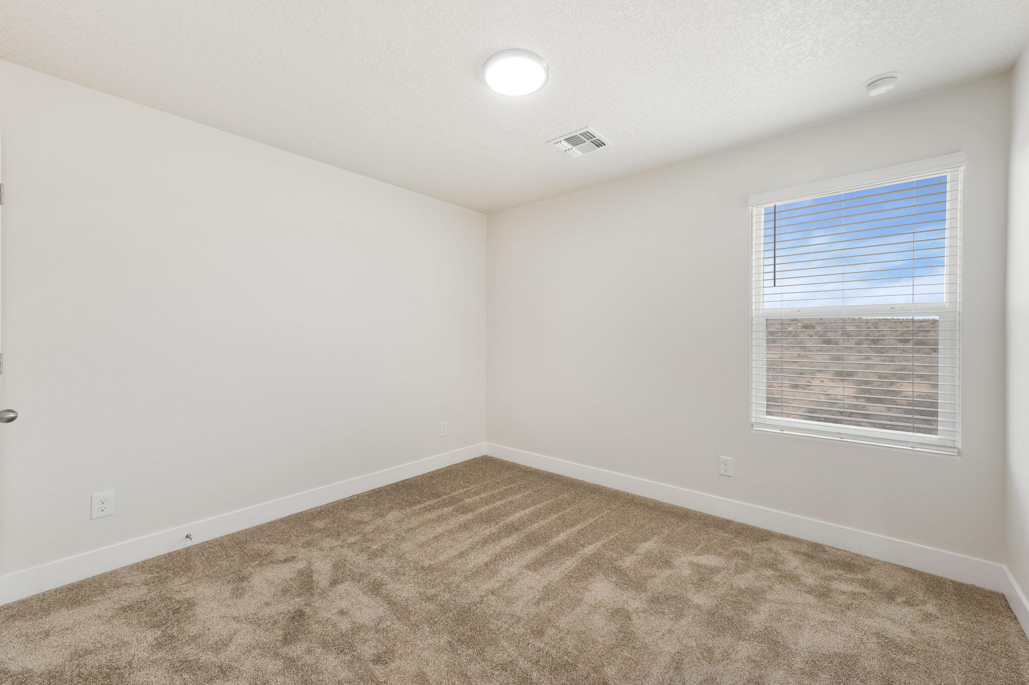 3656 Queen Court NE