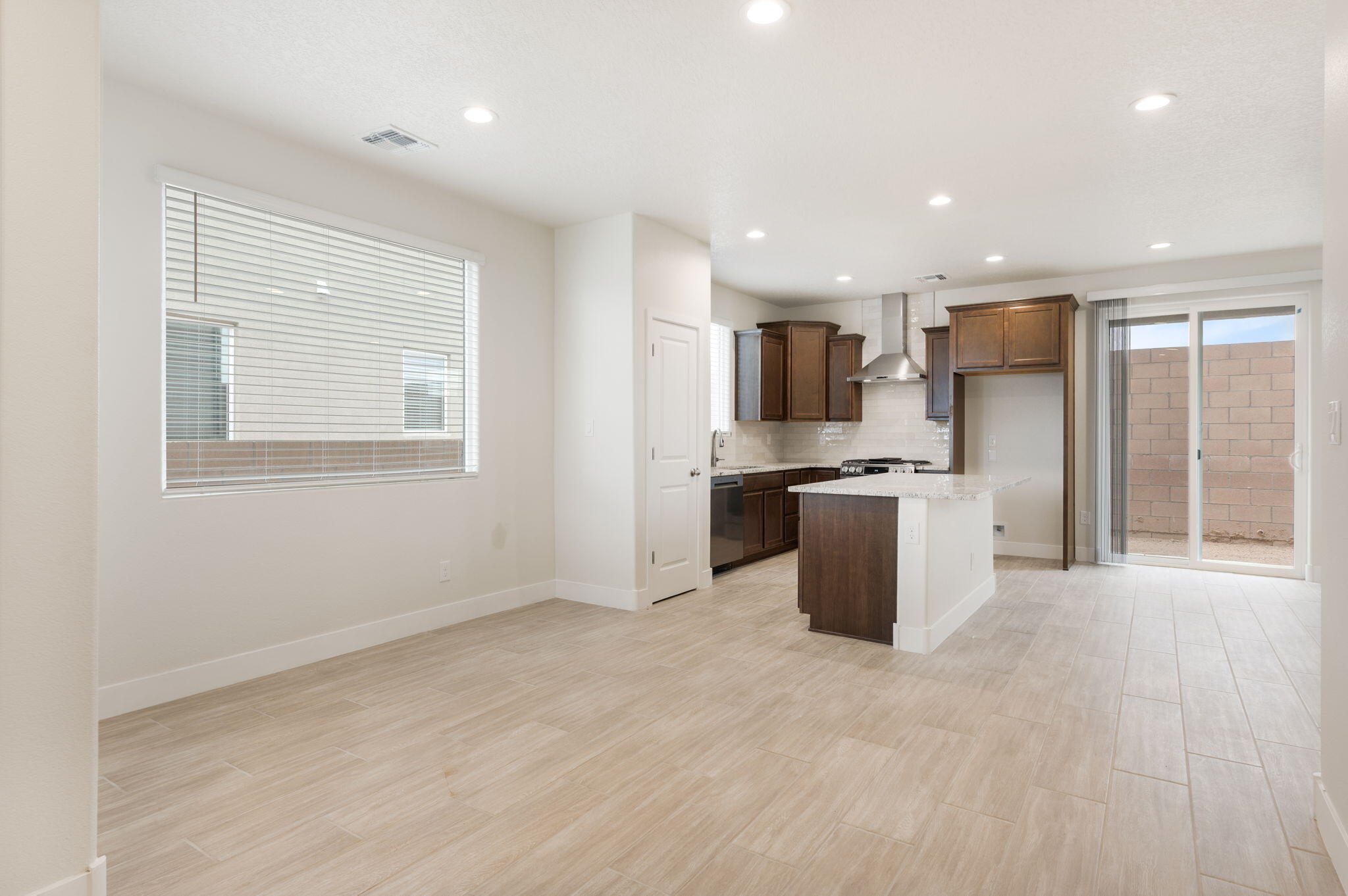 3656 Queen Court NE