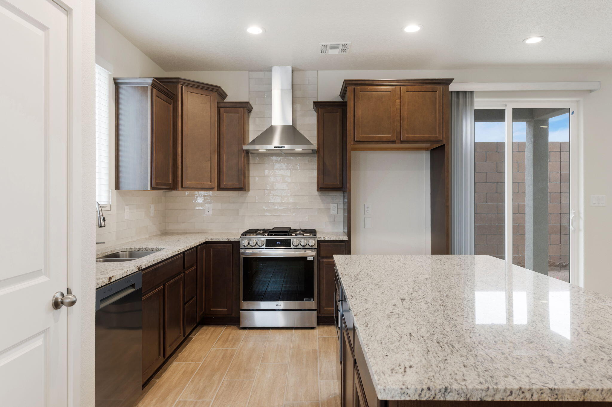 3656 Queen Court NE